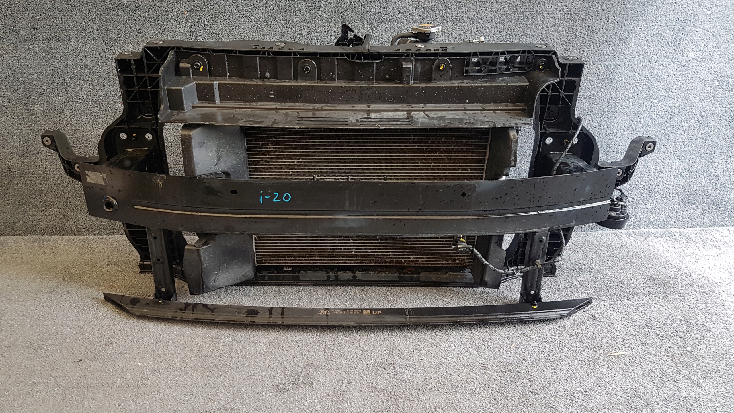 HYUNDAI i20 III PAS WZMOCNIENIE CHŁODNICE KOMPLET