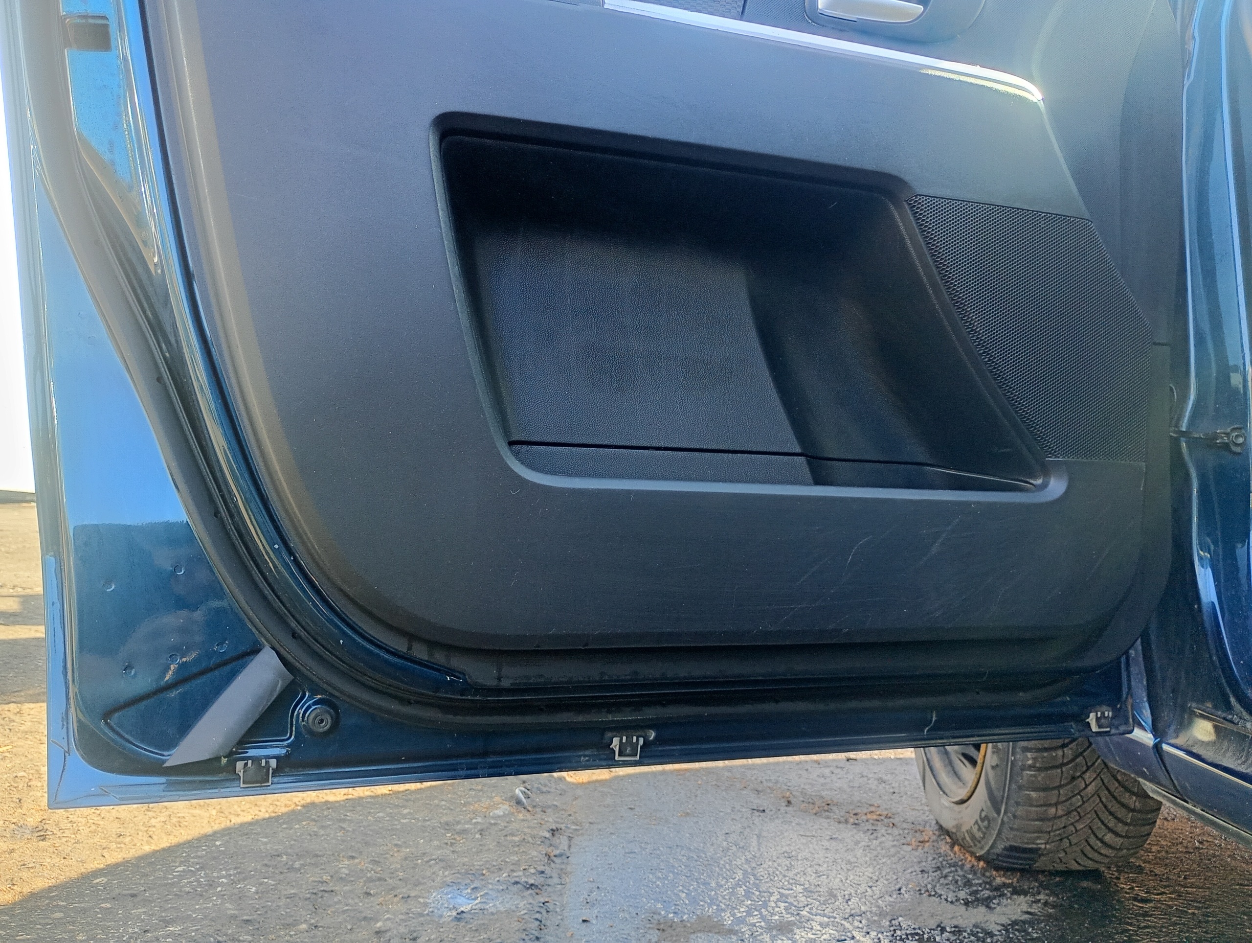 door left front front Mazda 5 V 05-10 code lakieru 32C