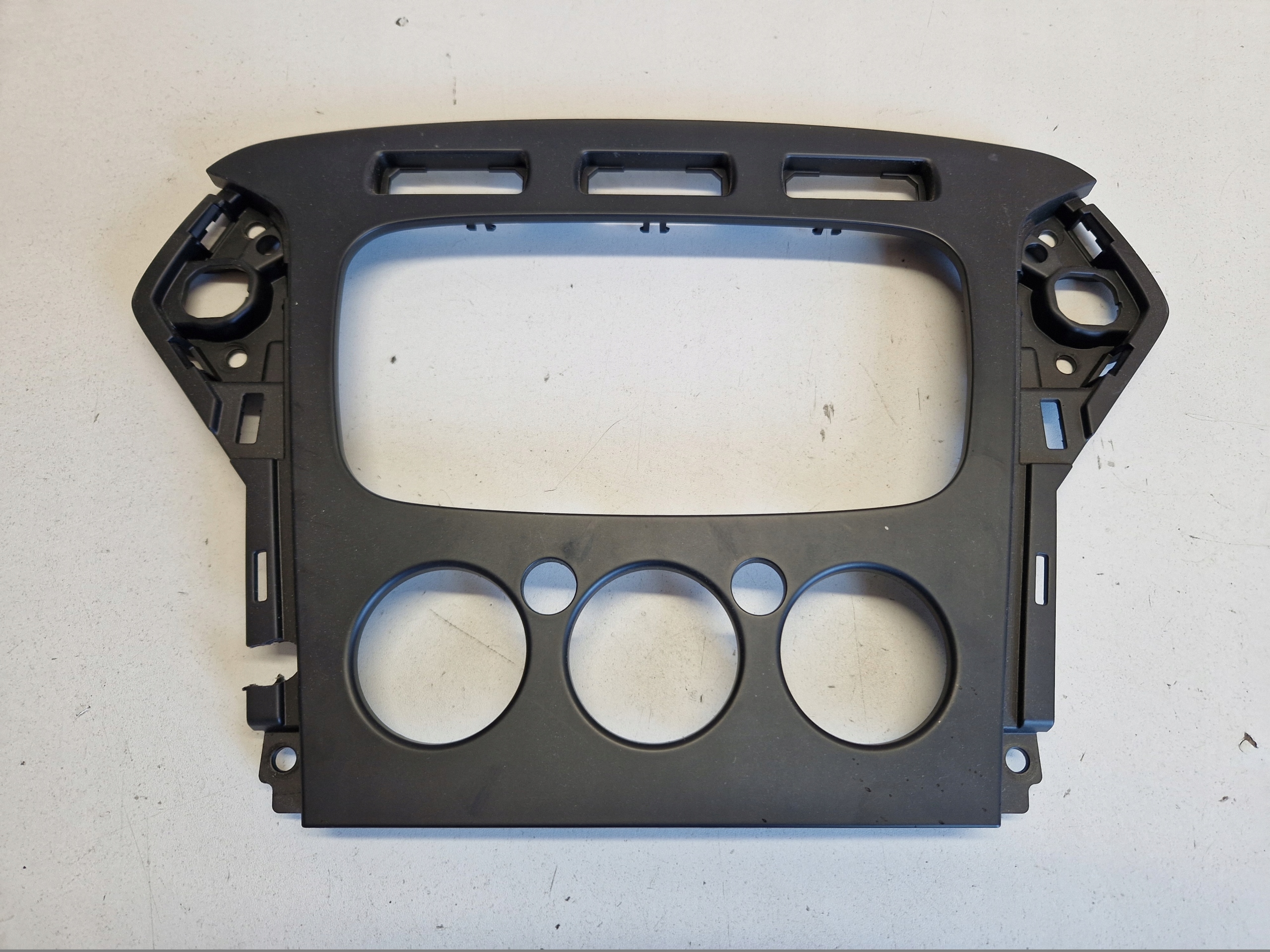 рамка радио Ford OE BS71-18522