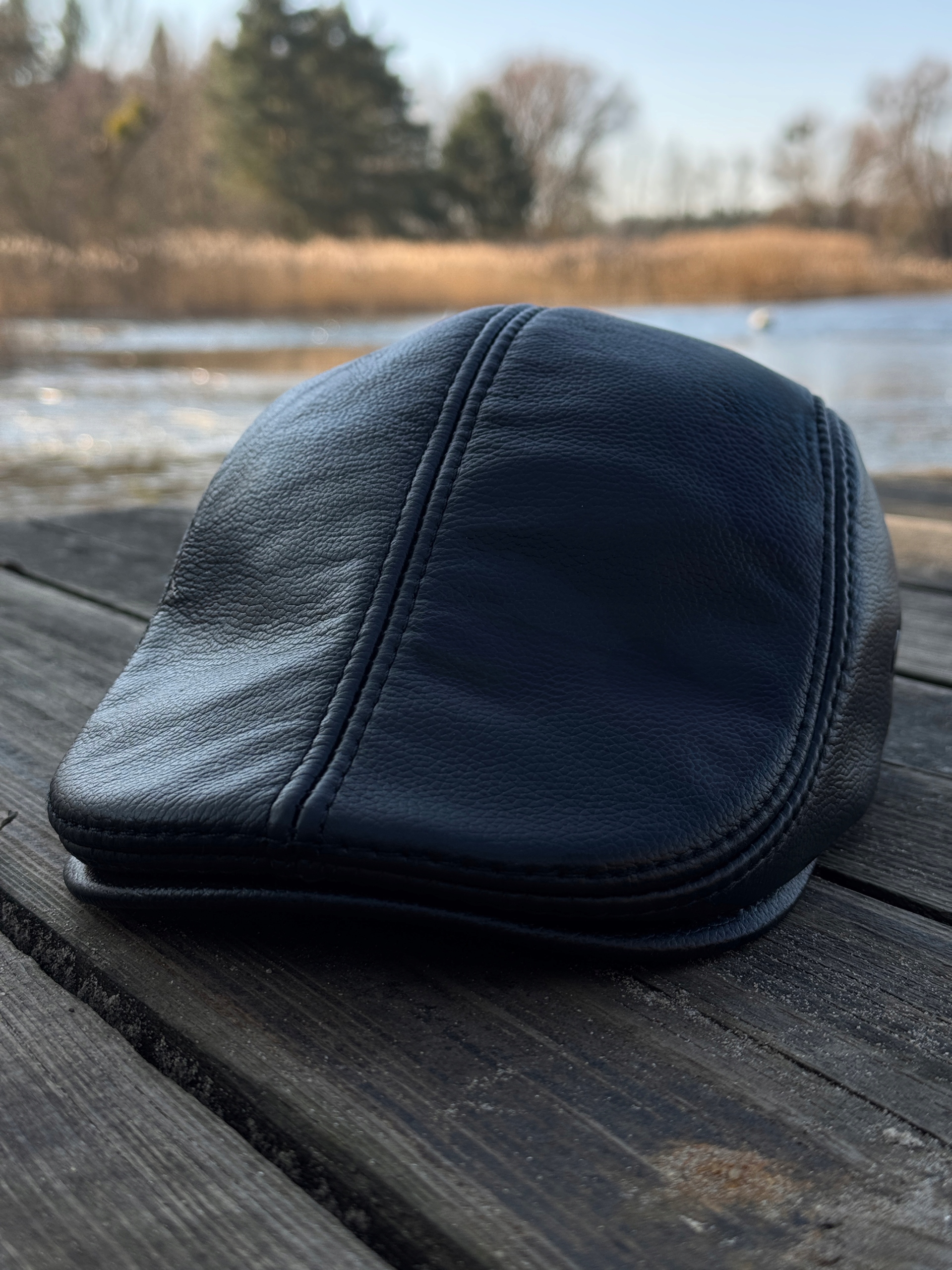 Klasický černý pánský kabátek vyrobený z pravé hovězí kůže