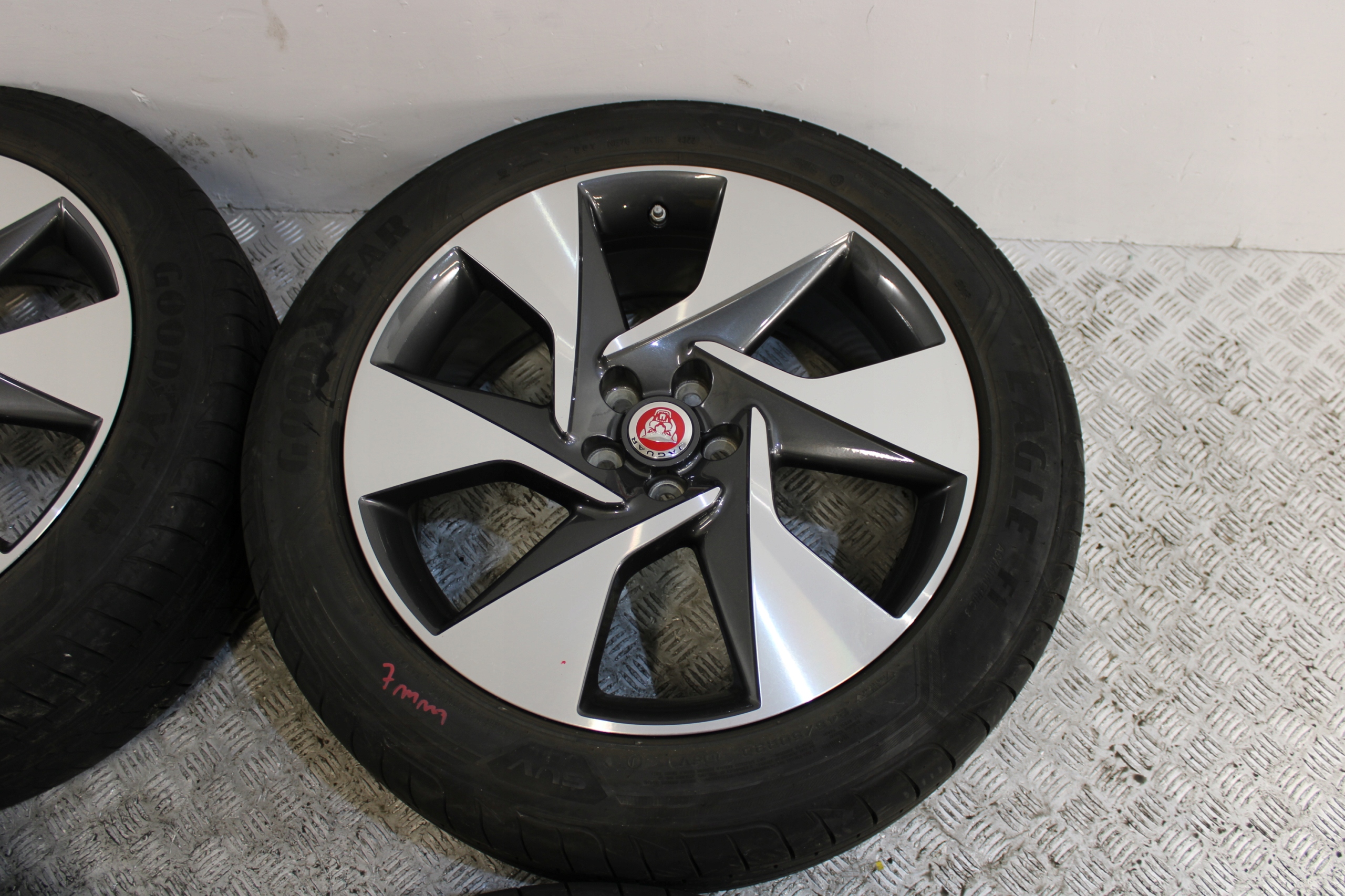 wheels discs disc 245/50 R20 ET52 JAGUAR and-PACE X590 EV400 J9D3-BC