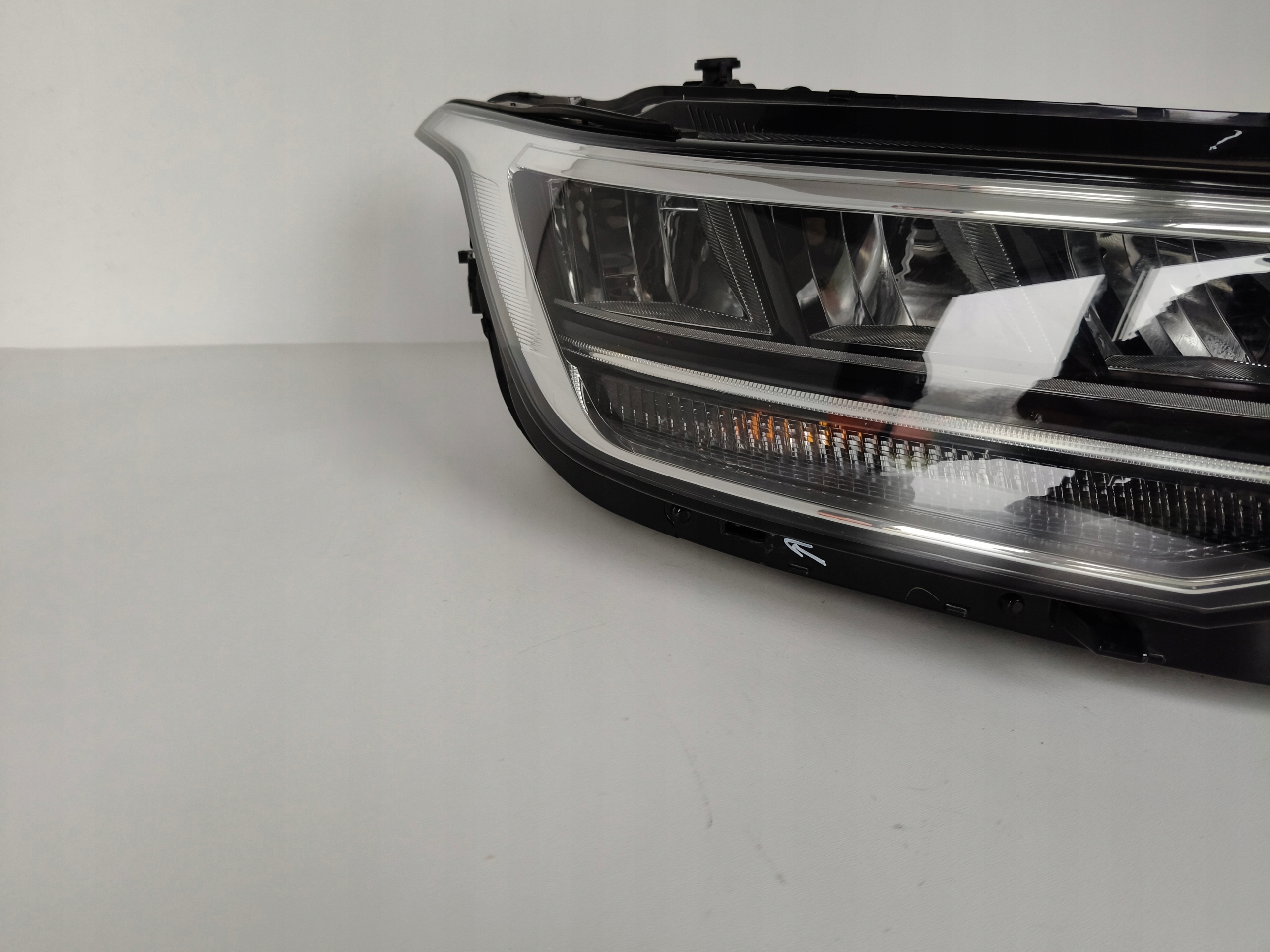 light right REFLEKTOR VW TIGUAN 5NN ALLSPACE 20- LIFT FULL LED