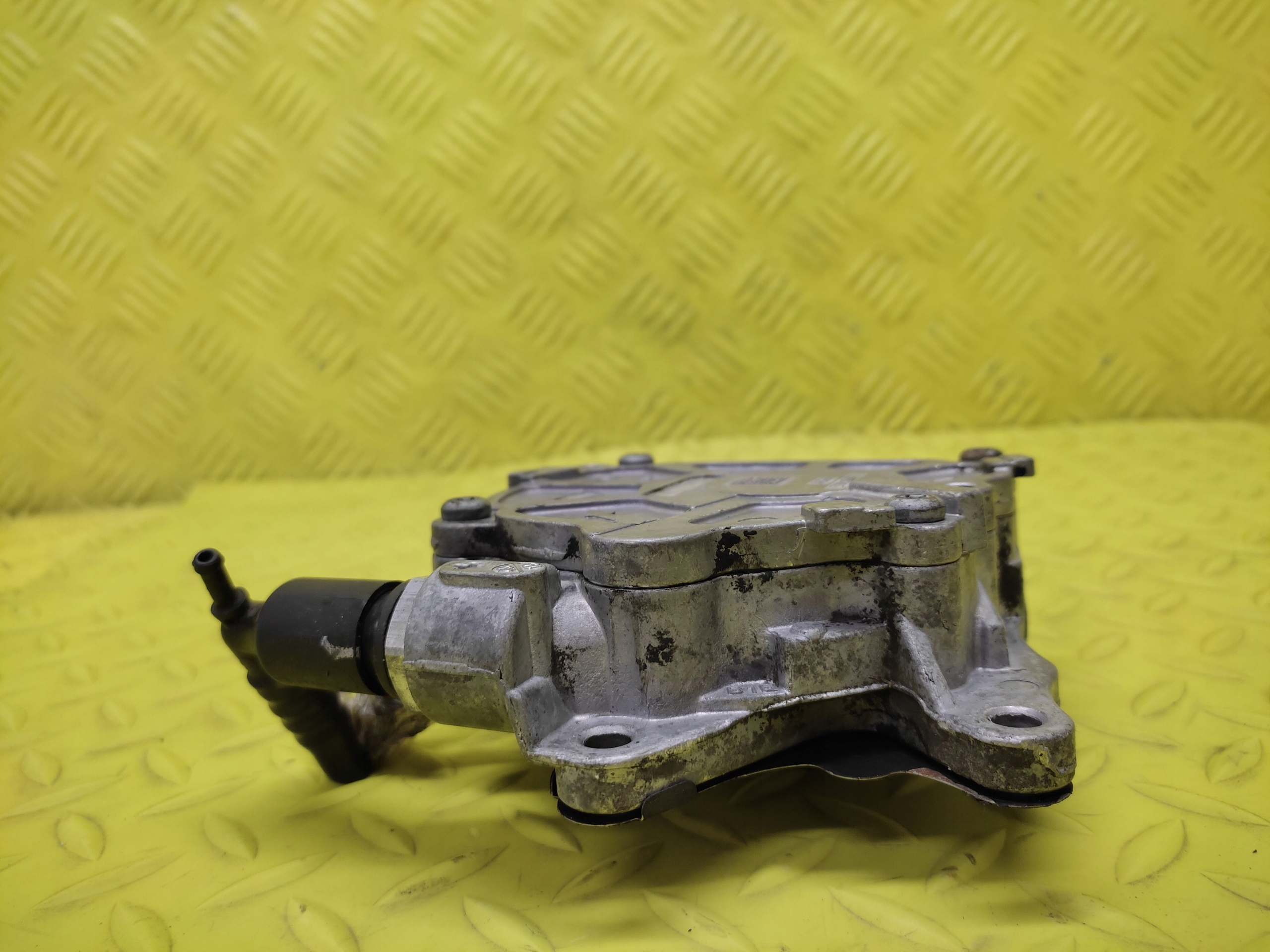 volvo V50 2.5 насос вакум