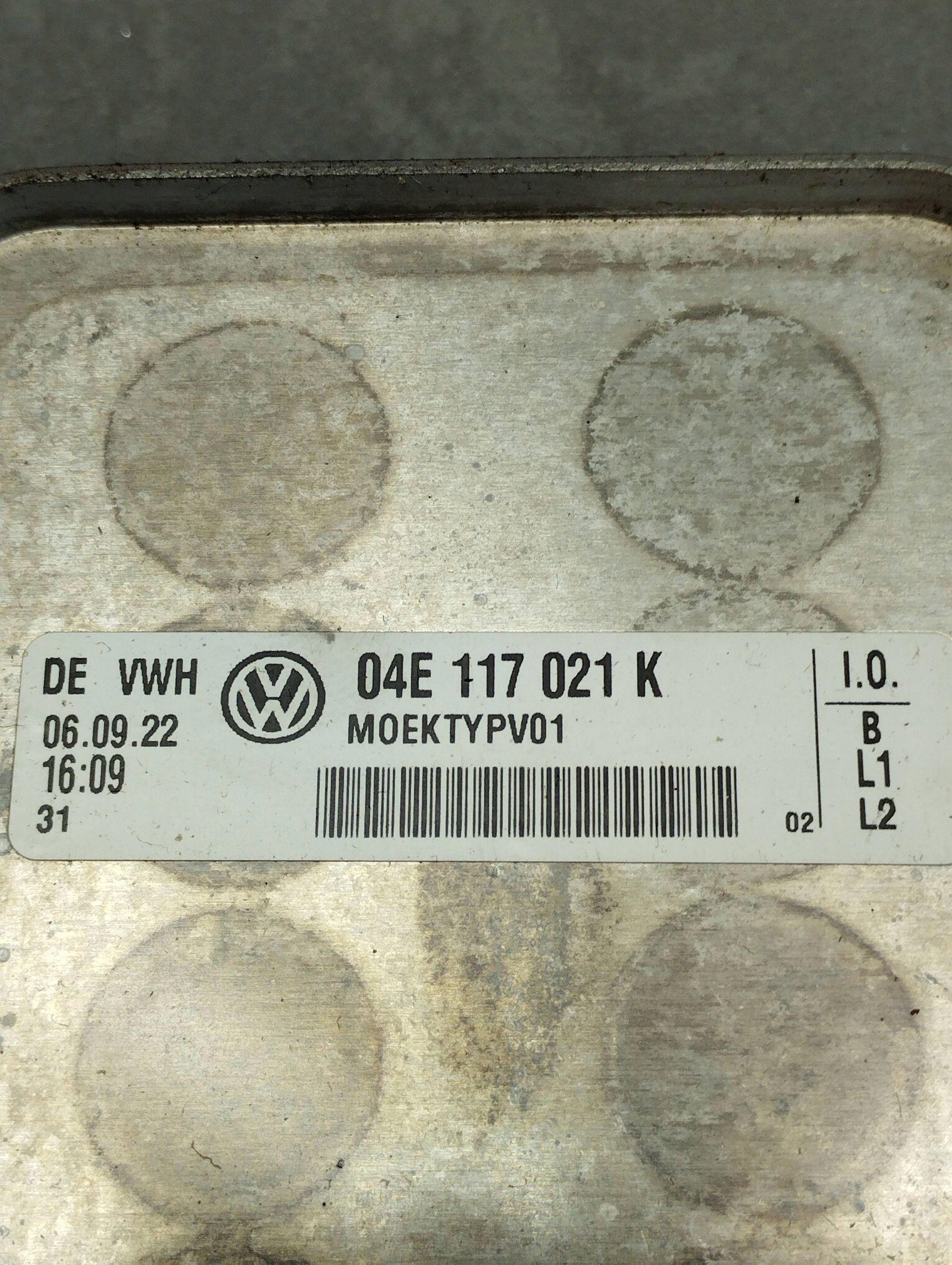 Skoda Octavia Mk4 oil cooler 04E117021K
