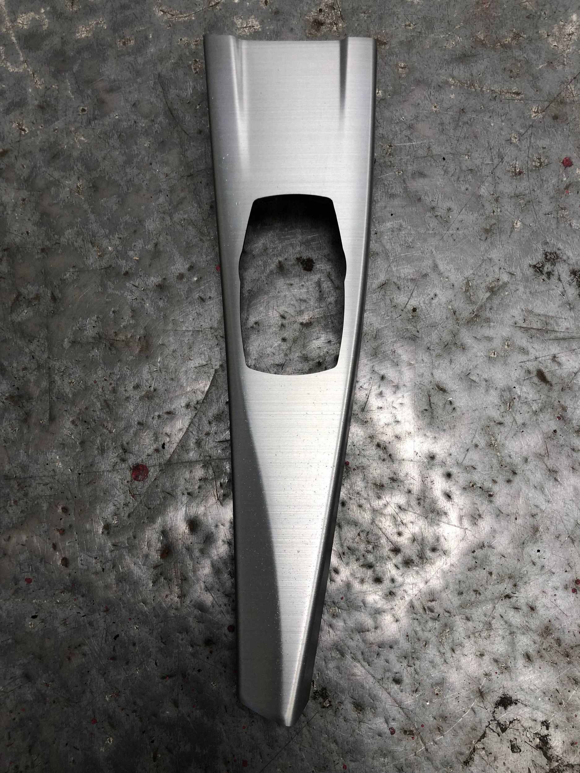 lišta DEKOR TUNELU BMW F30