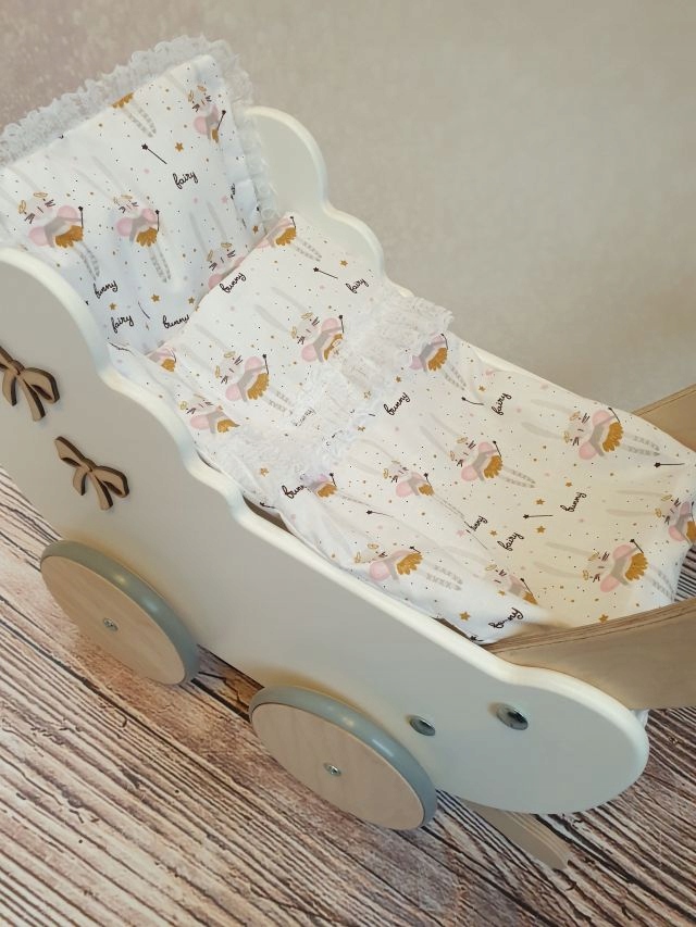 WÓZEK DREWNIANY DLA LALEK Z POŚCIELĄ PCHACZ NOWOŚĆ Marka Tomas