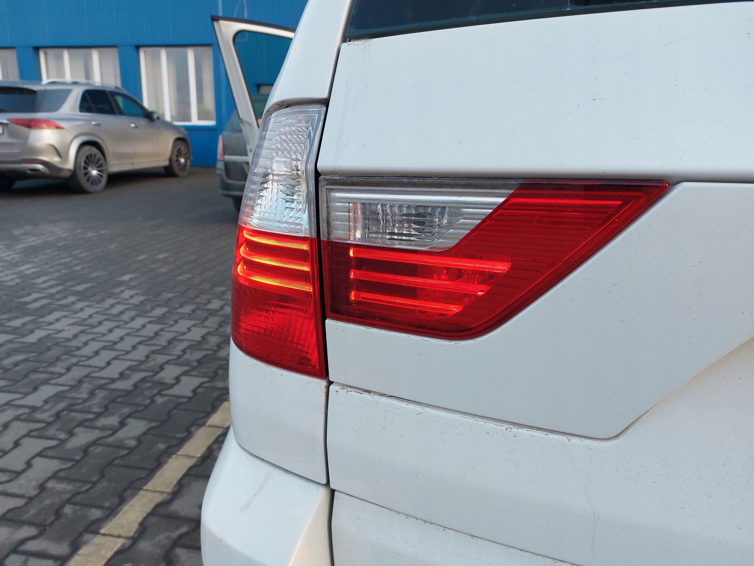 BMW X3 E83 lift lampa tylna lewa na klapę LCI