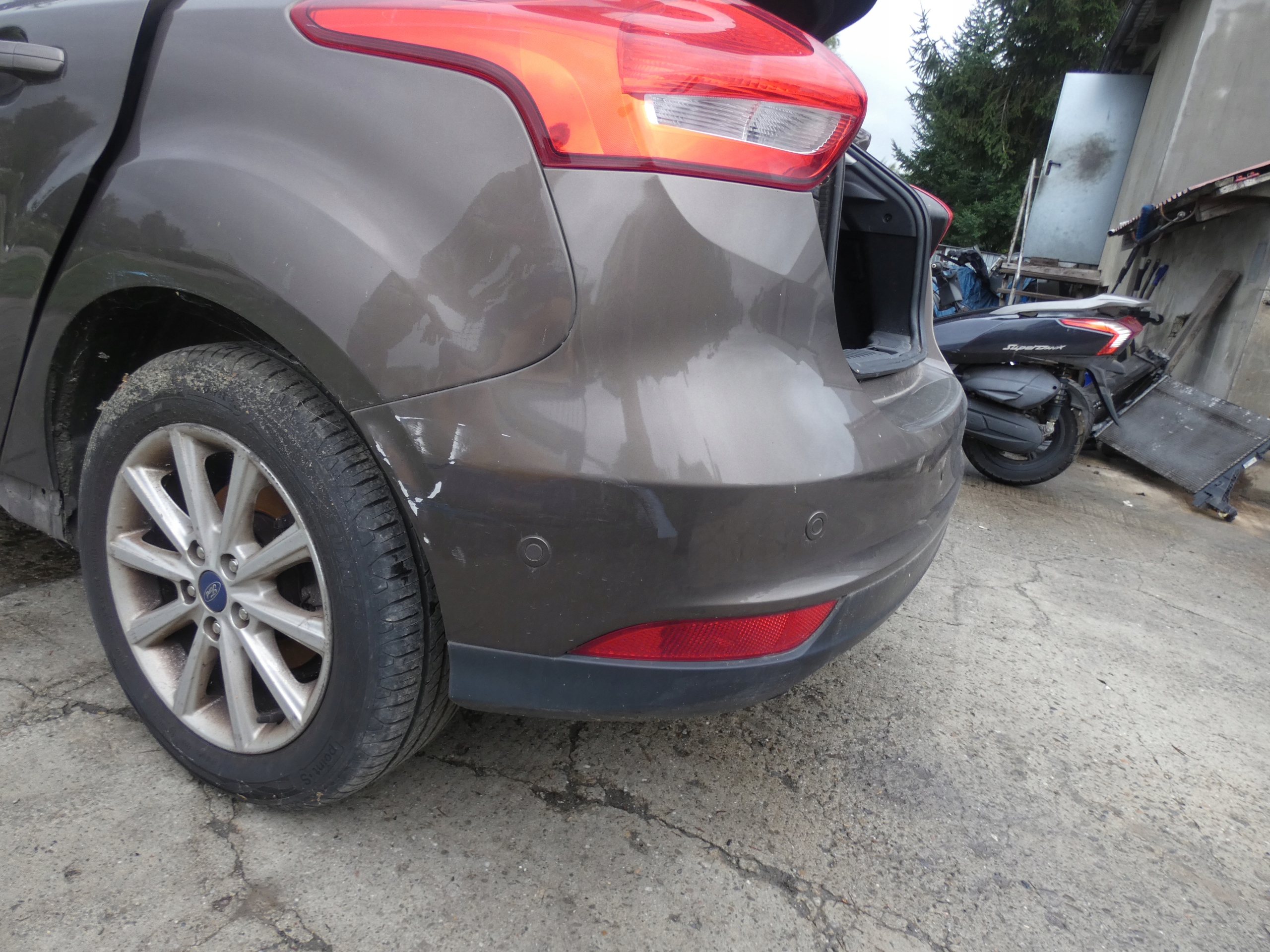 FORD FOCUS MK3 LIFT bumper rear part rear PDC XF