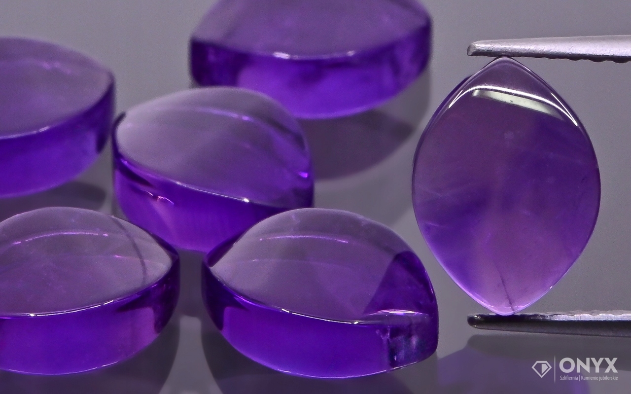 Ametyst A konvexní mělká markýza 13x9 mm