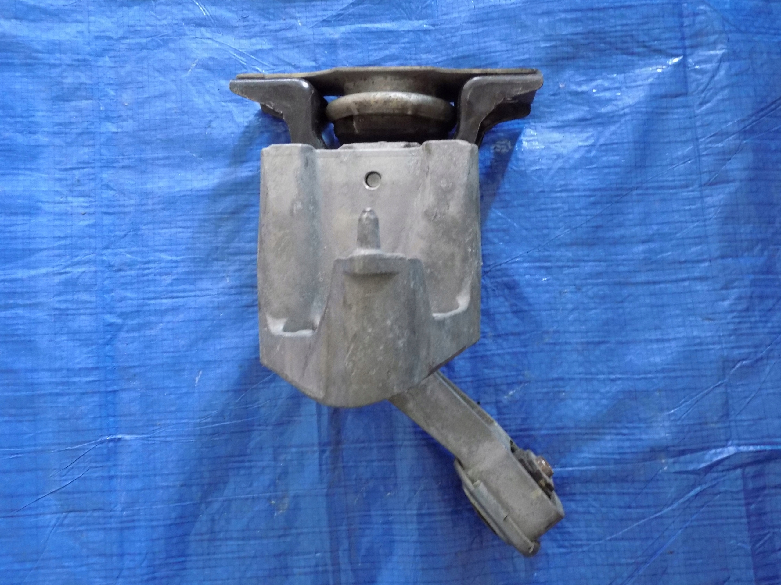 holder engine mount RENAULT CLIO III 1,5DCI 8200499925A