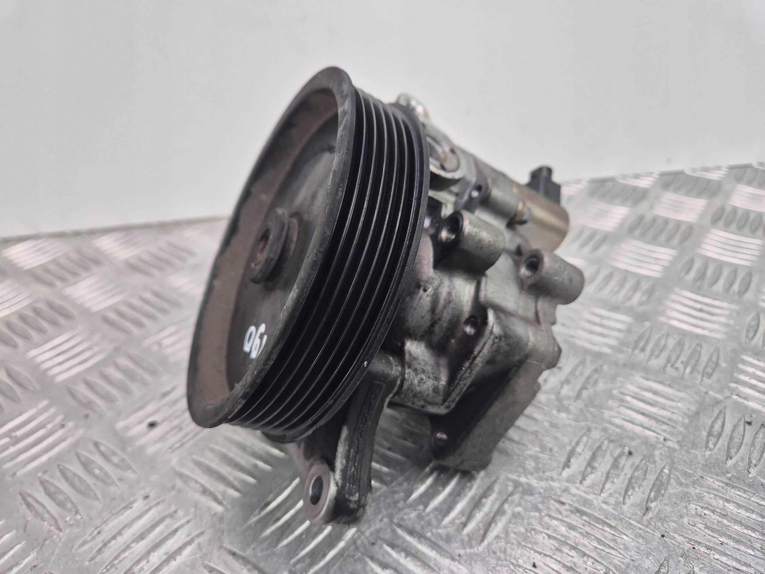 Mercedes E200 CGI W212 servo pump A0064666801
