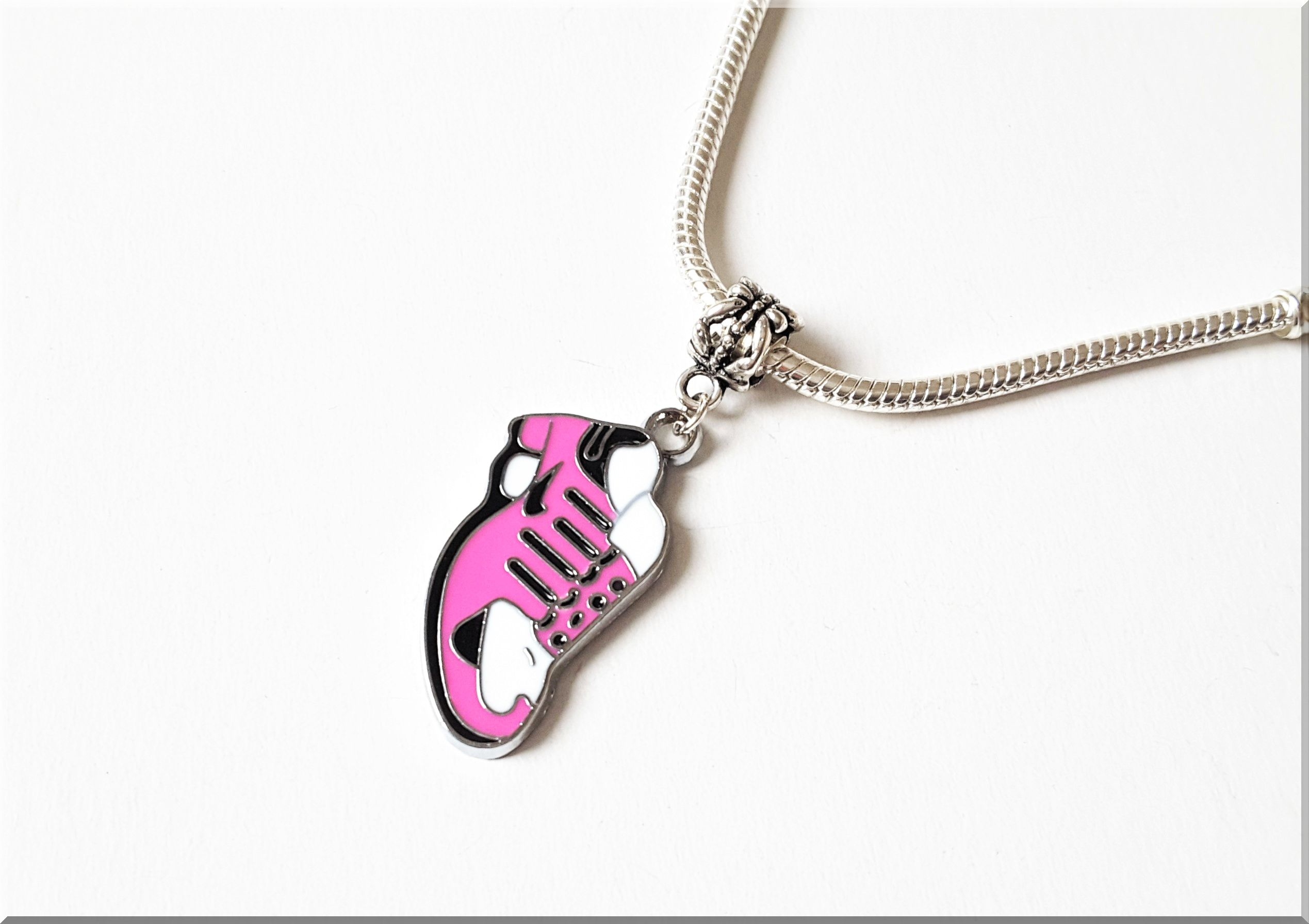 MODUŁOWA ZAWIESZKA CHARMS ADIDAS. Materiał metal