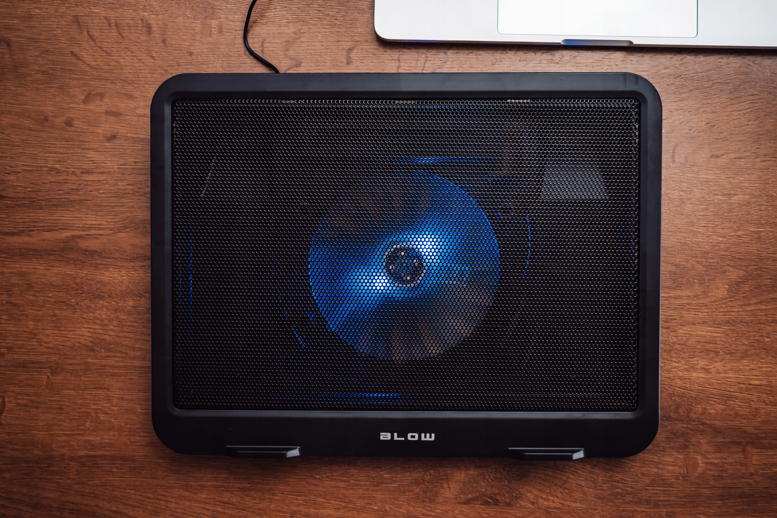 PODSTAWKA PODKŁADKA CHŁODZĄCA POD LAPTOPA LED USB STABILNA SOLIDNA CICHA Kąt nachylenia 10-10°