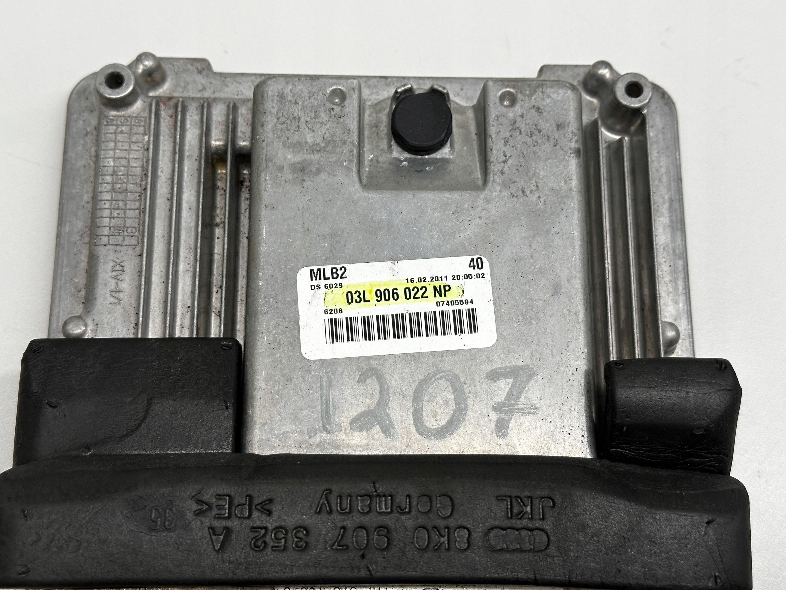 AUDI A5 8T A4 B8 control unit of the engine computer 03L906022NP 2.0 TDI