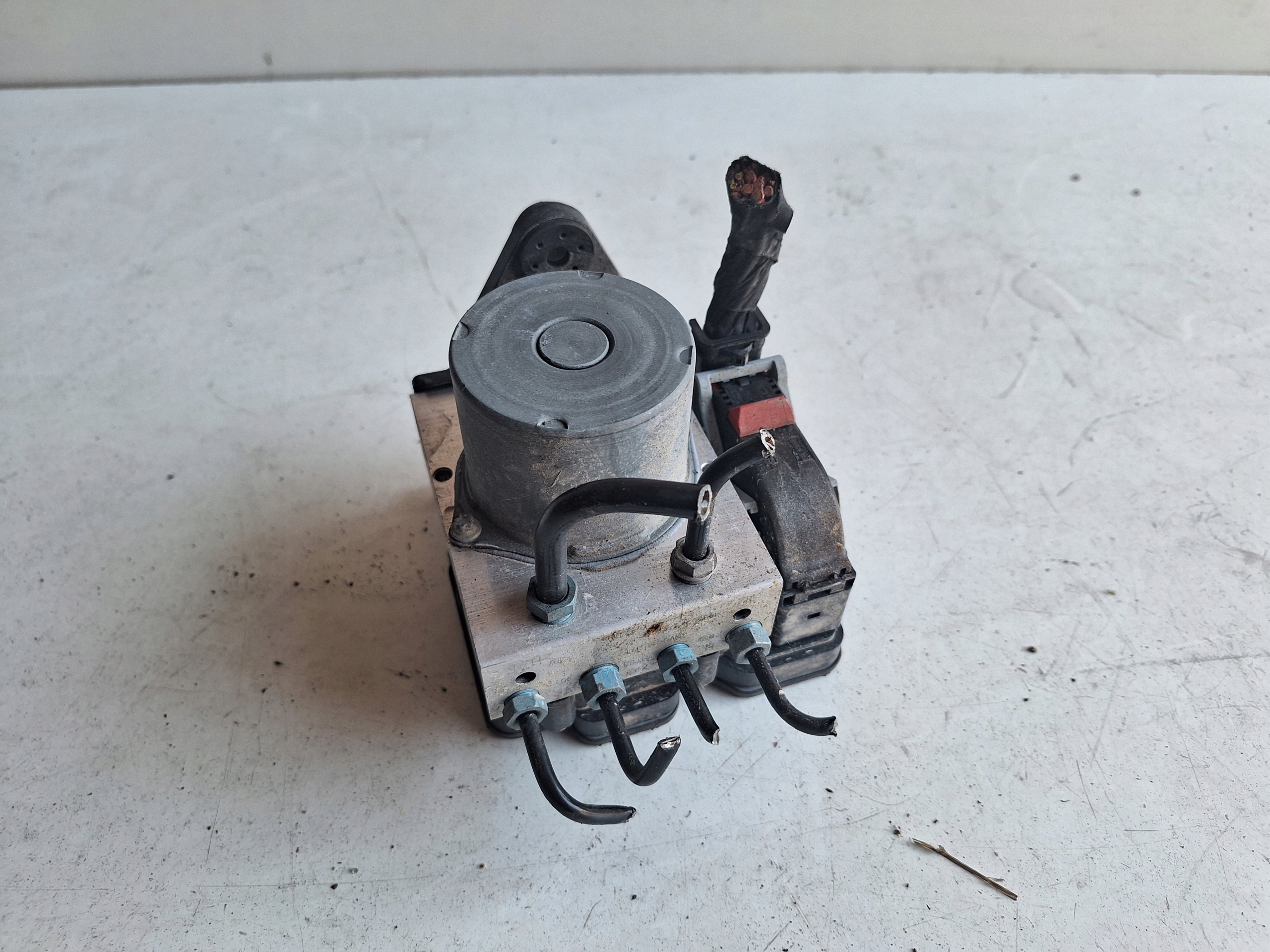 AUDI A4 B9 8W 16-20 Pompa ABS 8W0907379Q