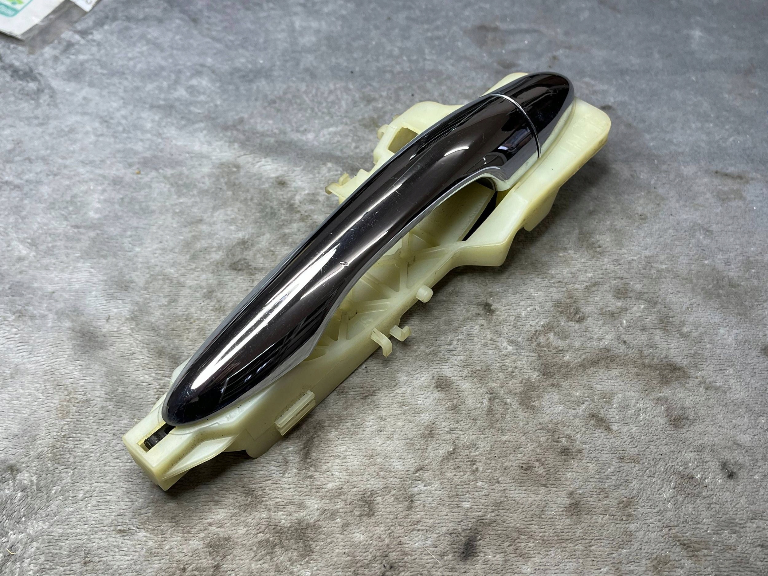 KIA handle front door exterior OEM 826653W000 !J