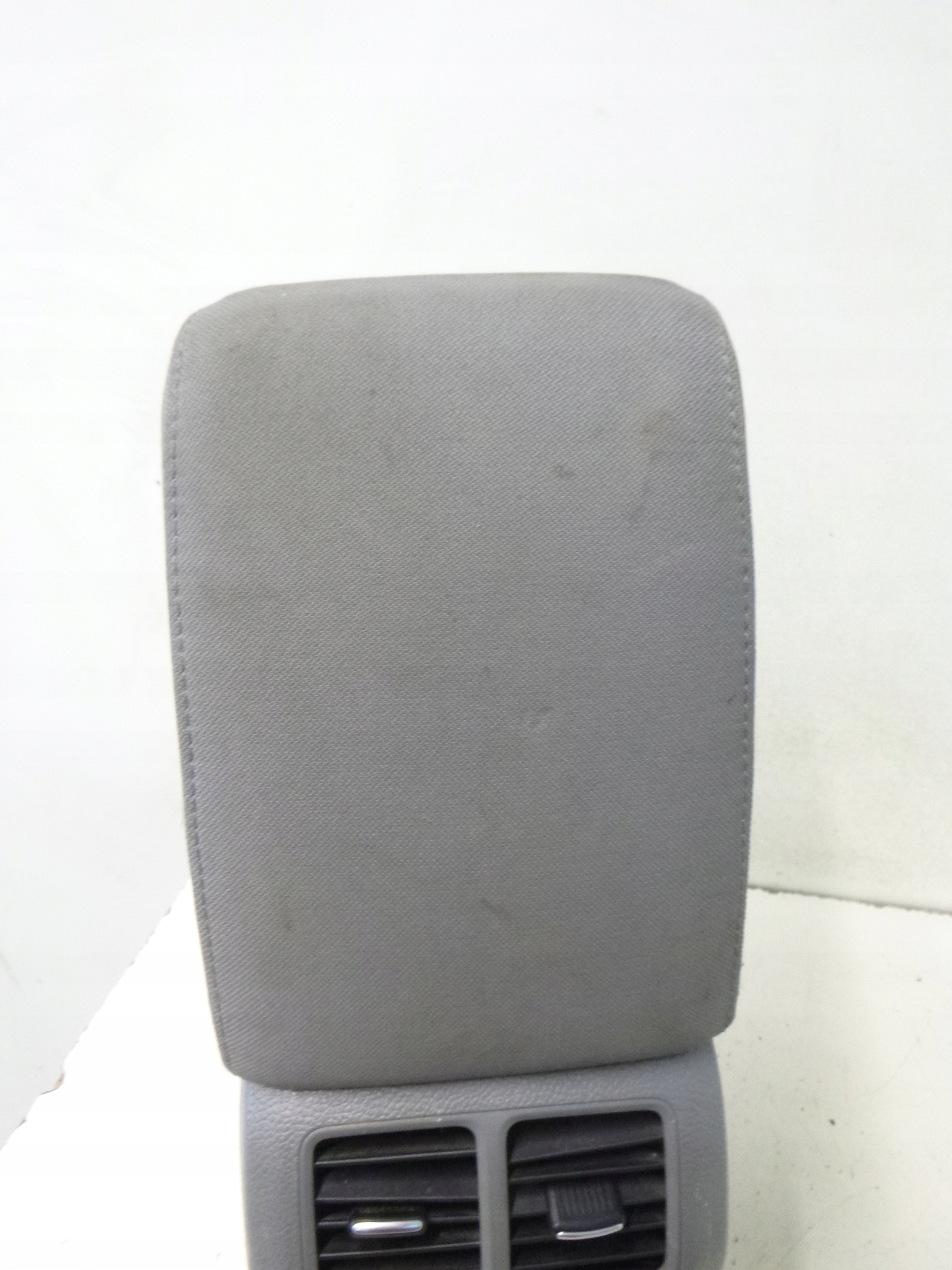 подлокотник vw volkswagen Golf V 3D 04r.