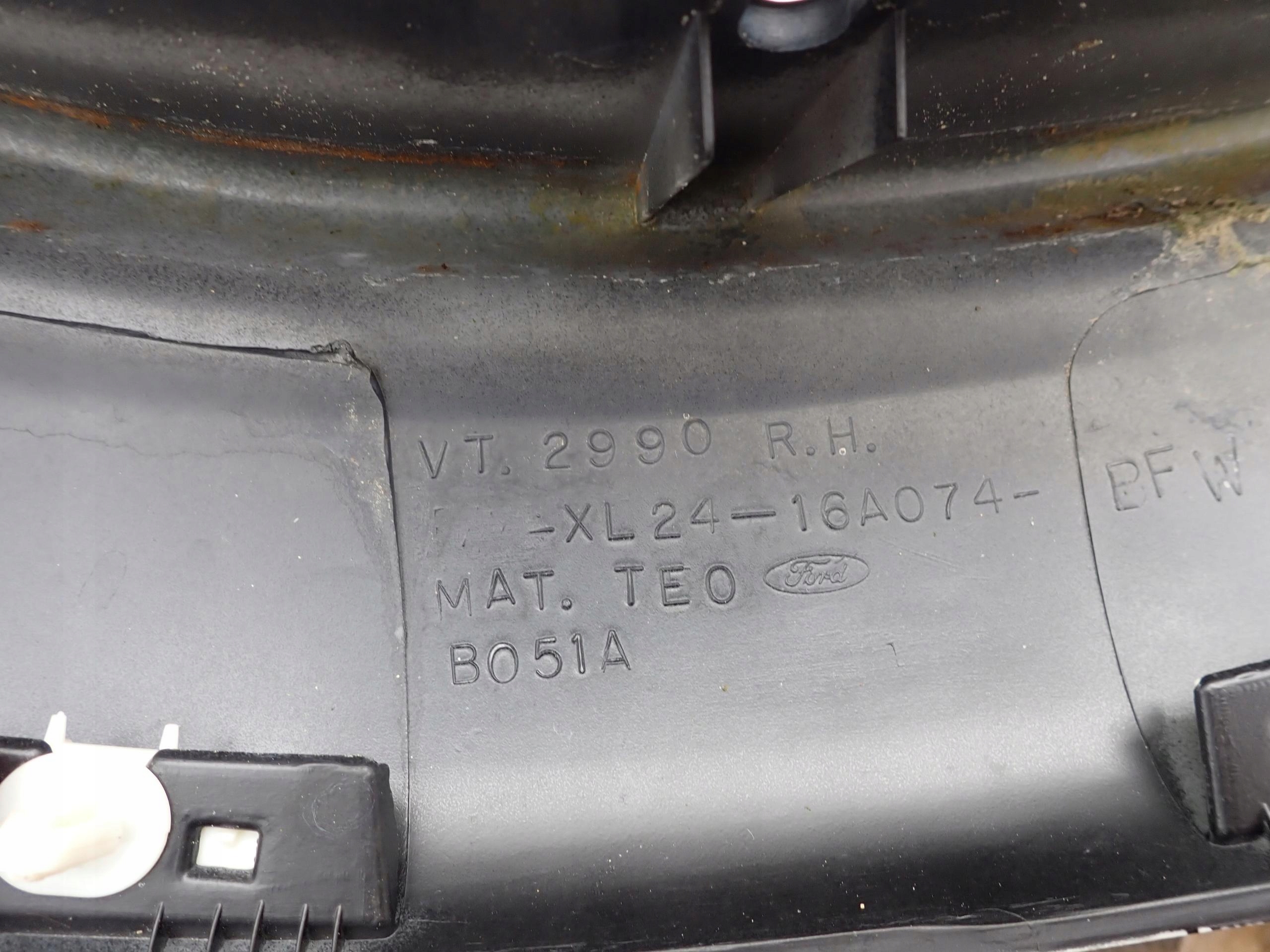 FORD EXPLORER 99- lišta blatníku pravá předek