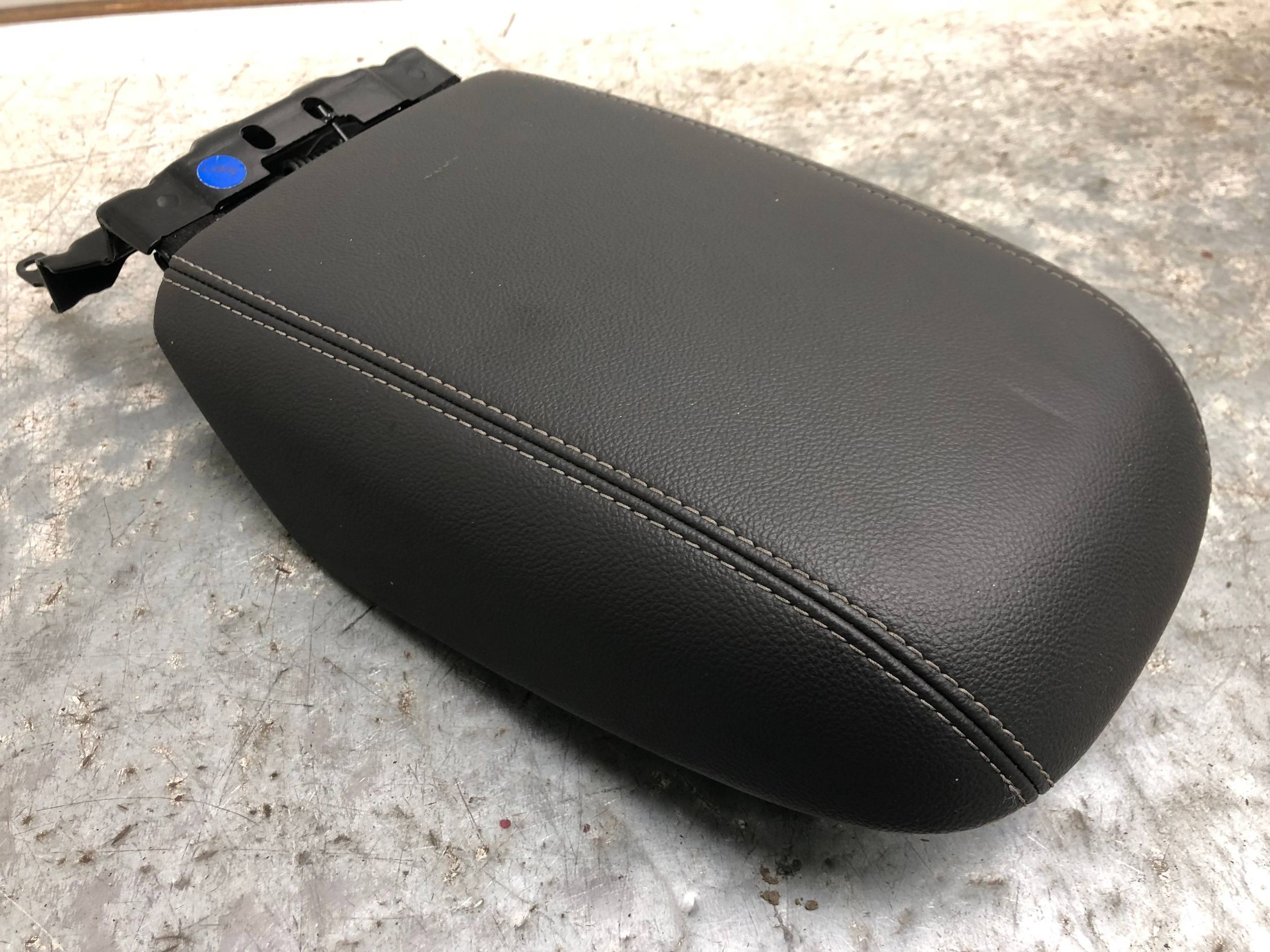 armrest leather FORD KUGA MK2 LIFT GV41-S045C74-BJW
