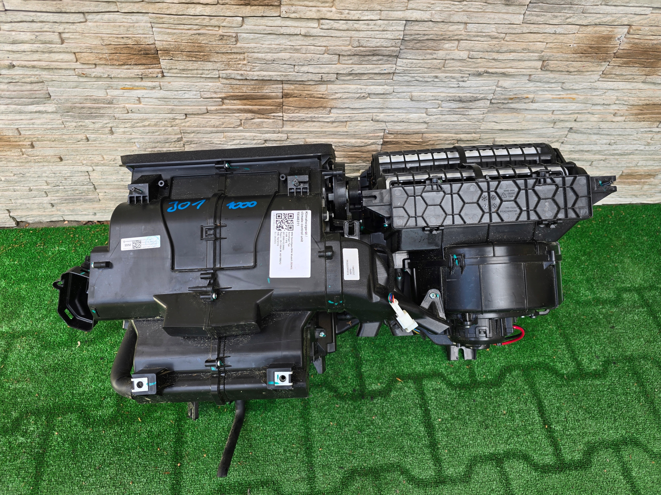 радиатор отопителя MINI J01