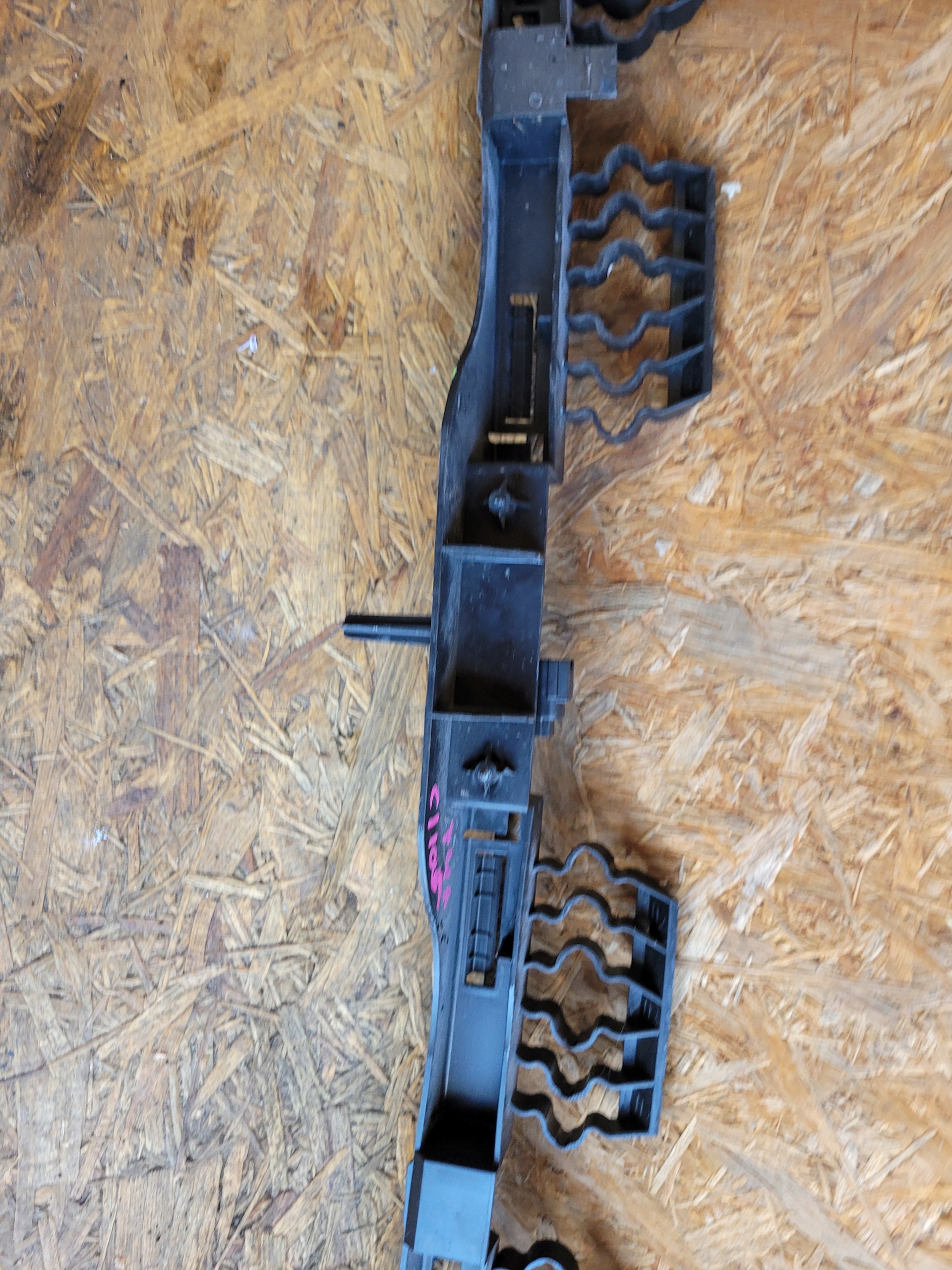 bumper bracket rear part central RENAULT CLIO V