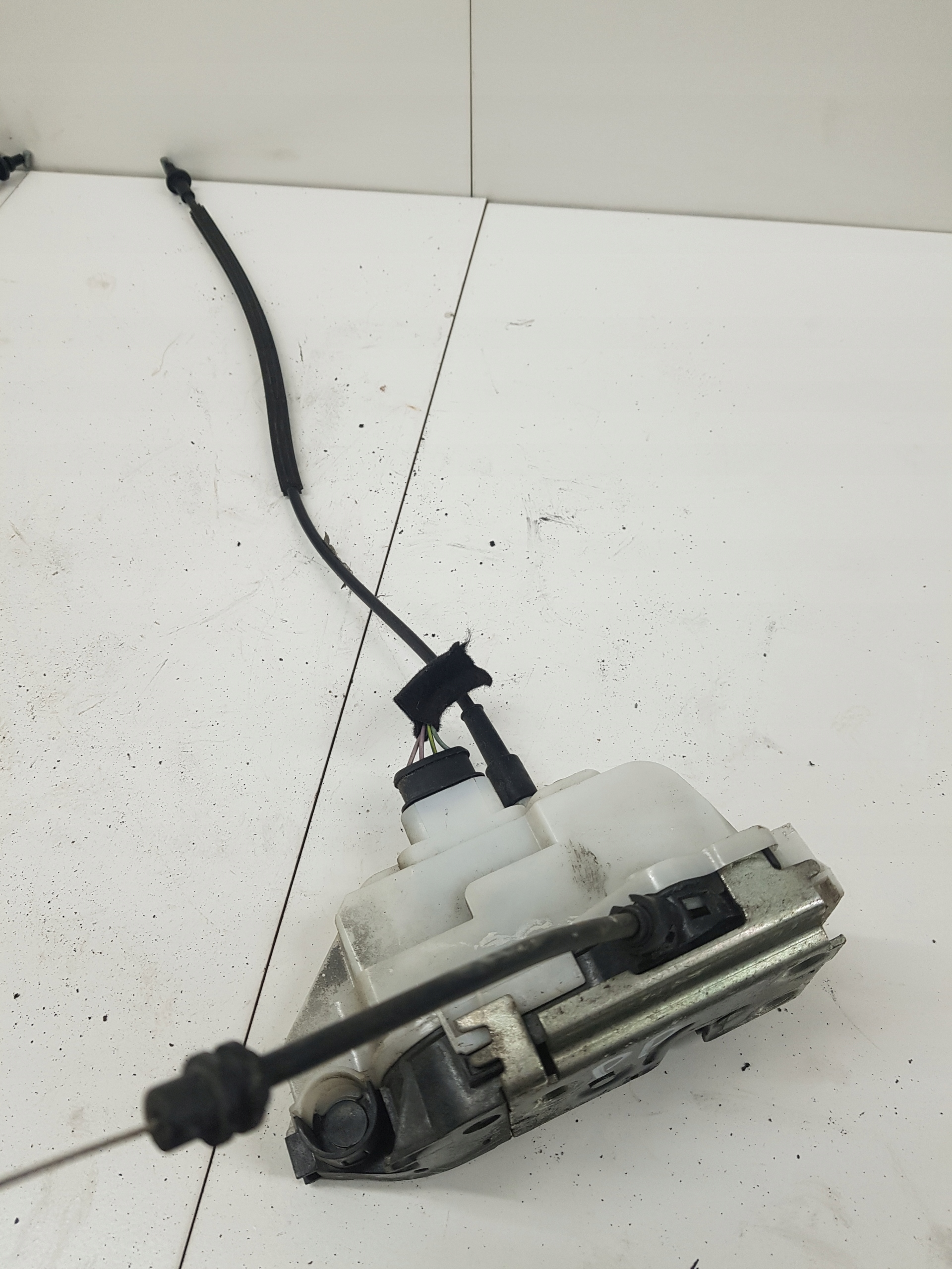 lock door right front CITROEN C3 46983280 4PIN