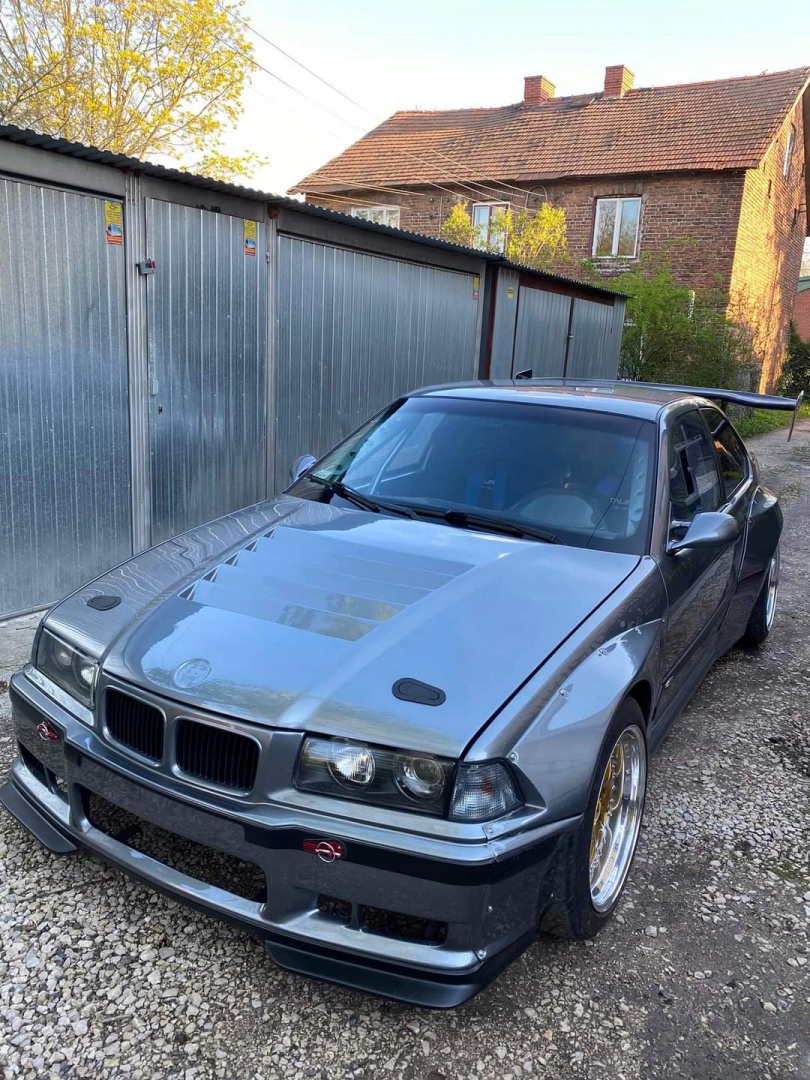 LEKKA MASKA Z WLOTEM BMW E36 COMPACT SEDAN DRIFT Producent części Inny