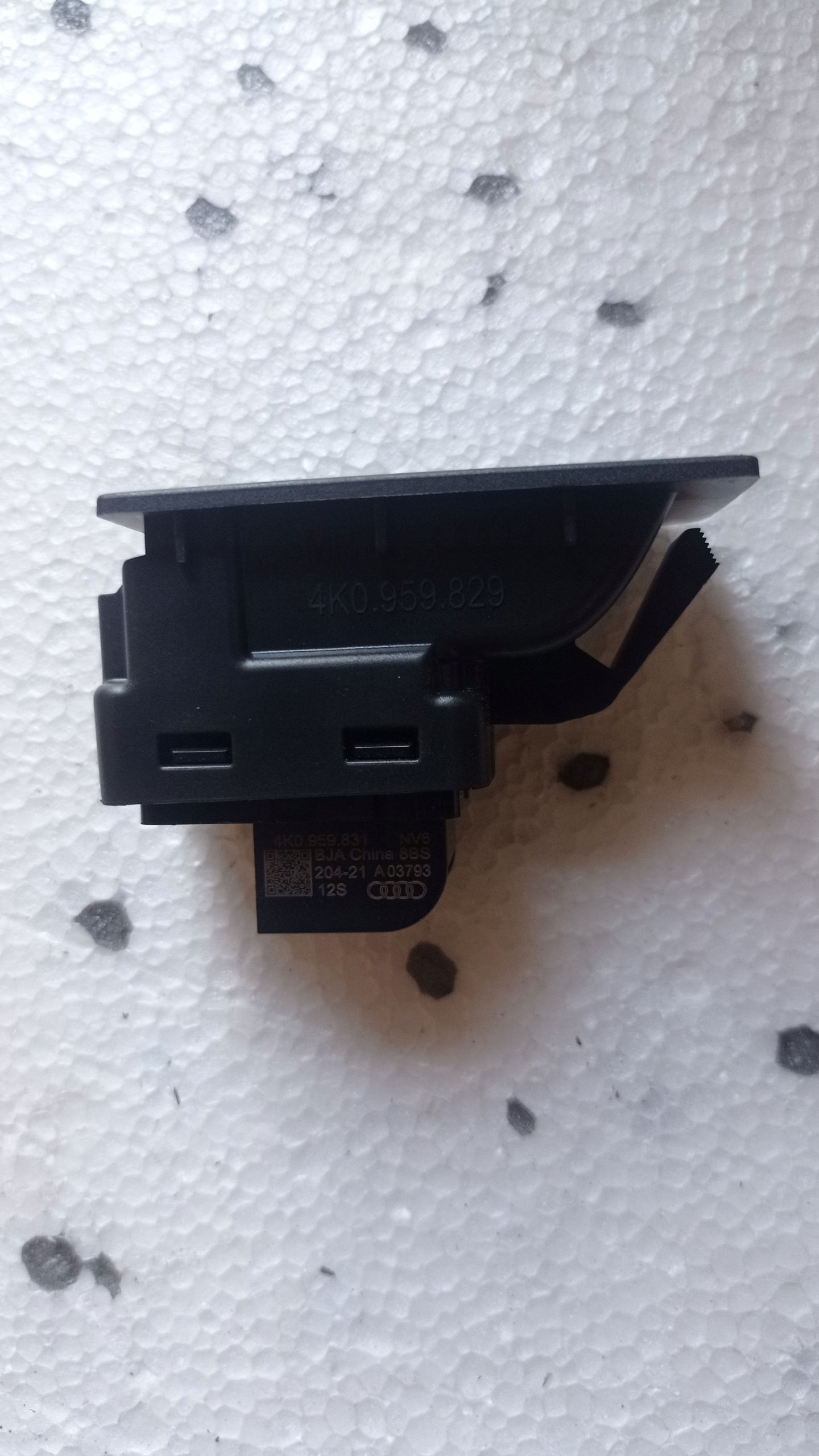 switch bonnet boot AUDI A6 4K0959831