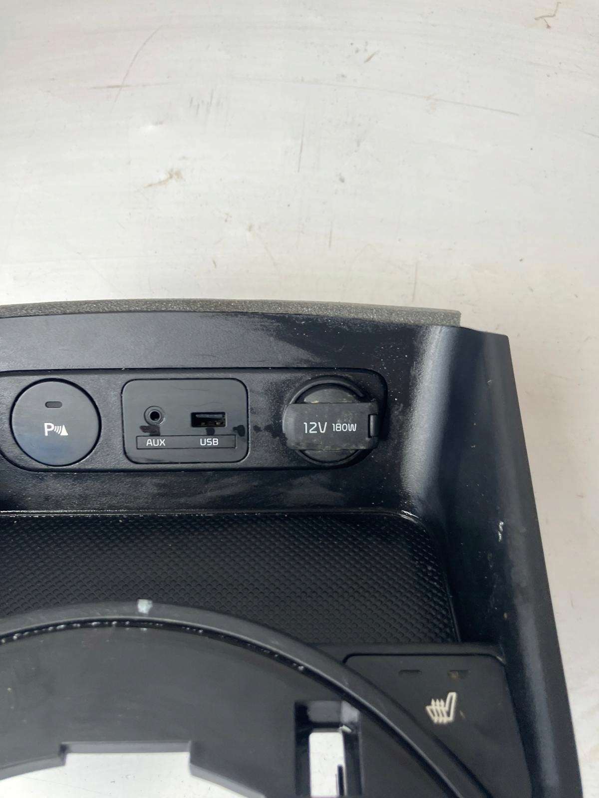 switch seats adapter USB KIA SPORTAGE III 93340-3W000