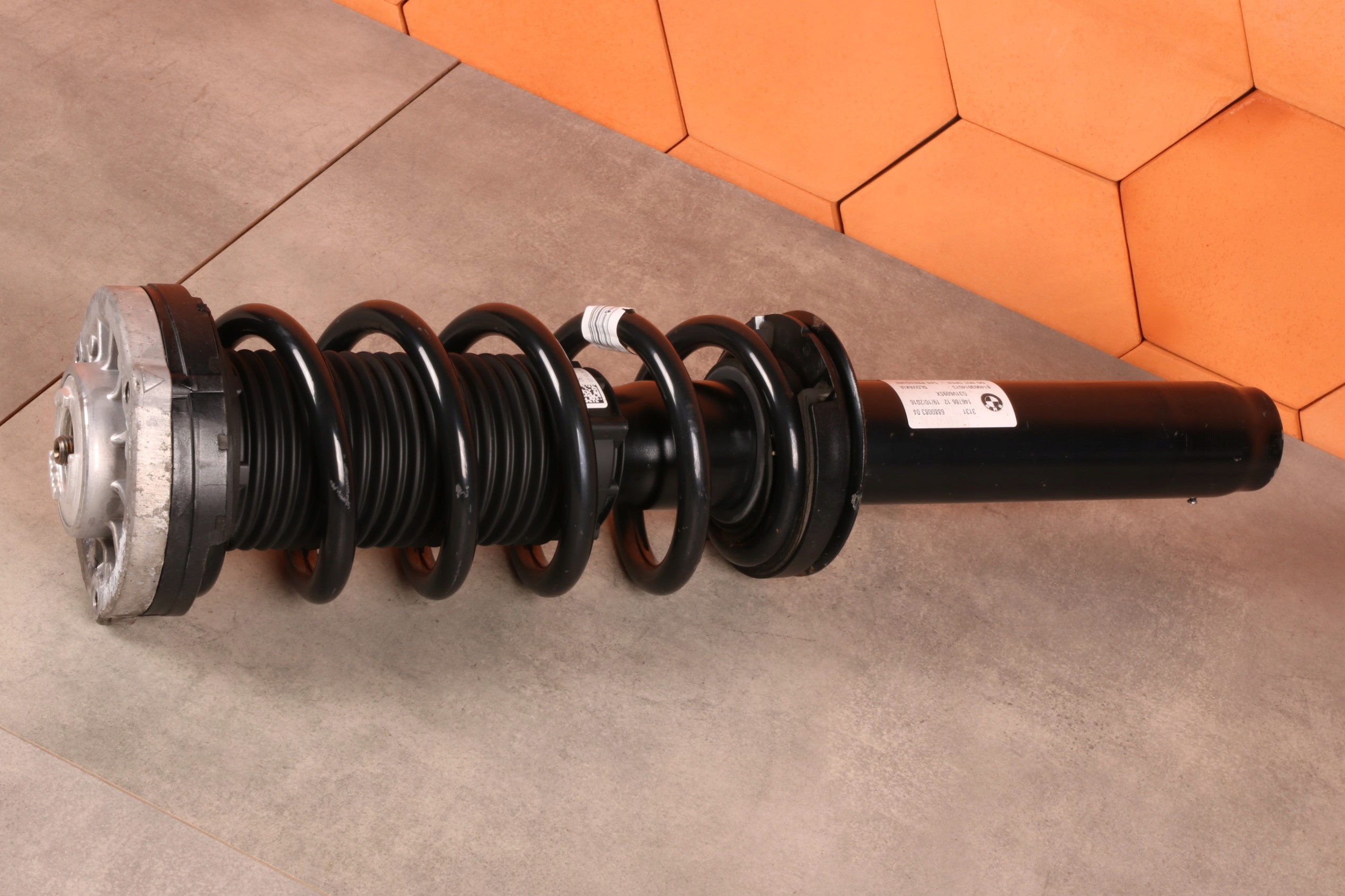 BMW 5' G31 530dX 540dX 540iX shock absorber left front front 6880083