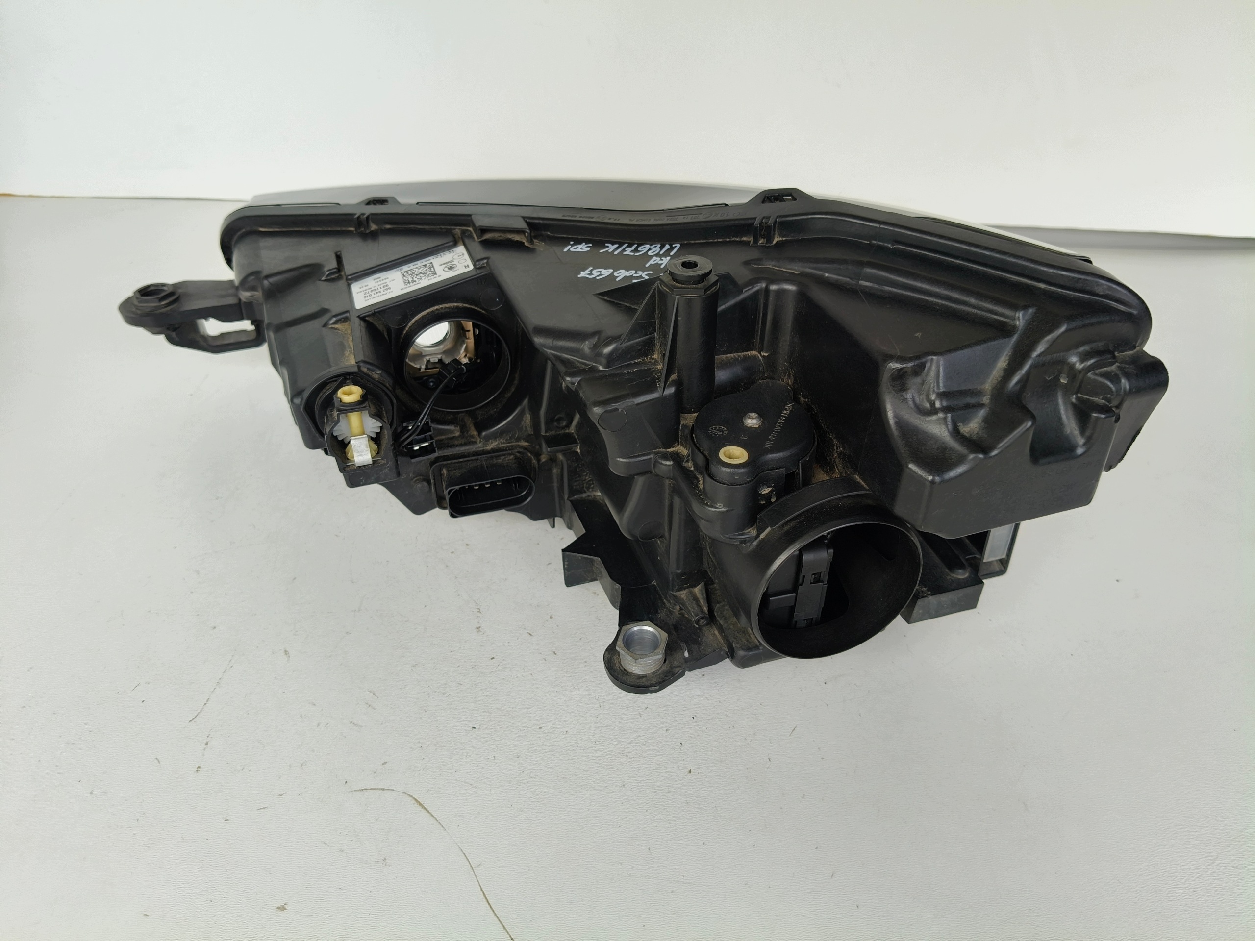 light right REFLEKTOR SKODA SCALA 657 18- LED