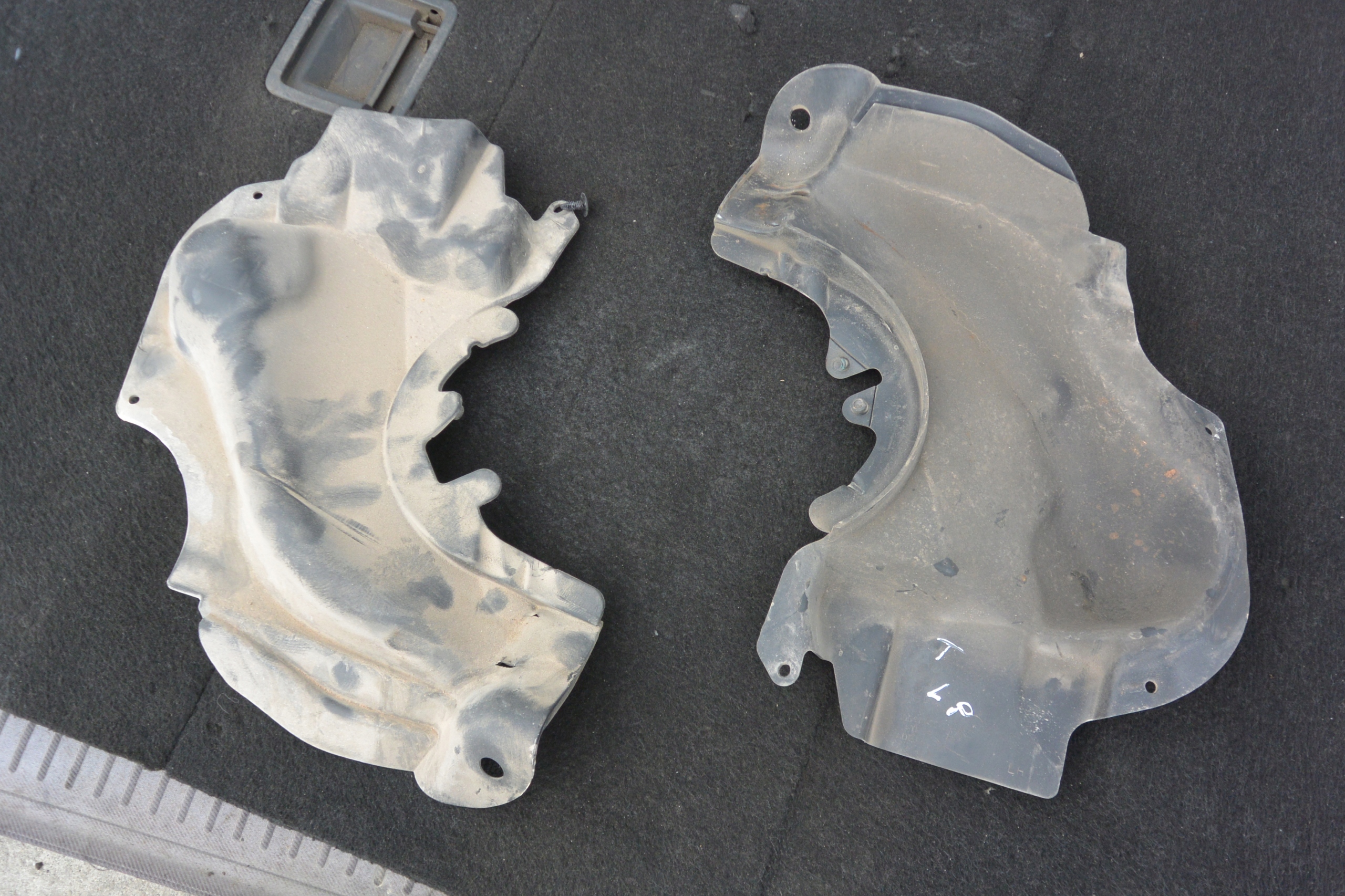 cover upper of a shock absorber right left TESLA S 12-16