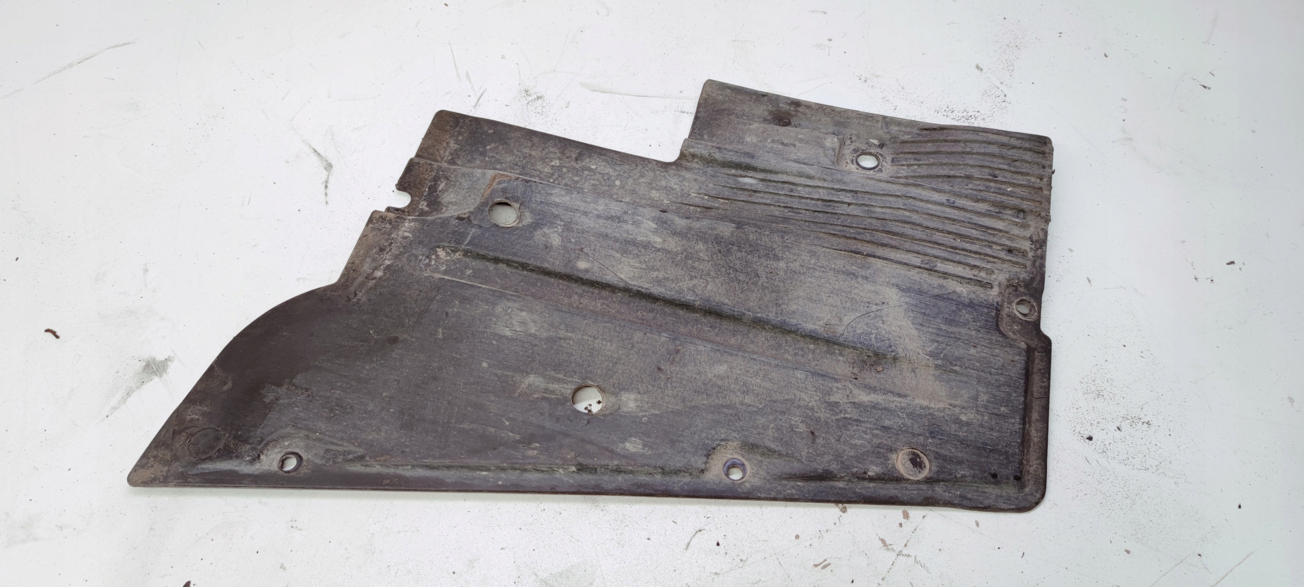 cover chassis rear part AUDI A6 C6 4F0825215E *1*