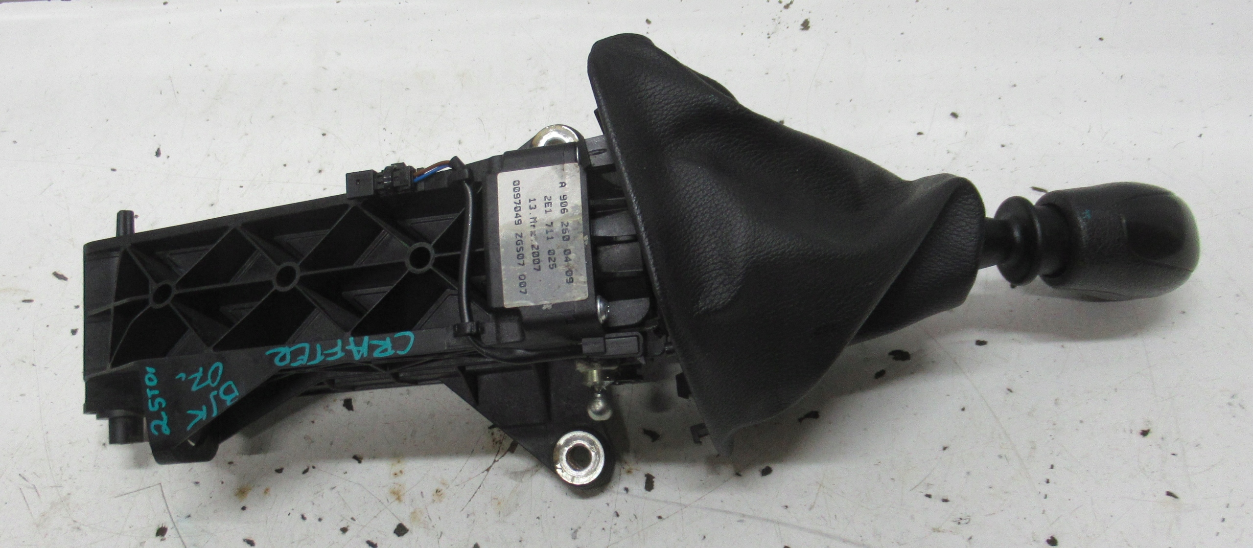 A9062600409 - CRAFTER 07R РЫЧАГ ПЕРЕКЛЮЧЕНИЯ ПЕРЕДАЧ РУЧКА СИЛЬФОН