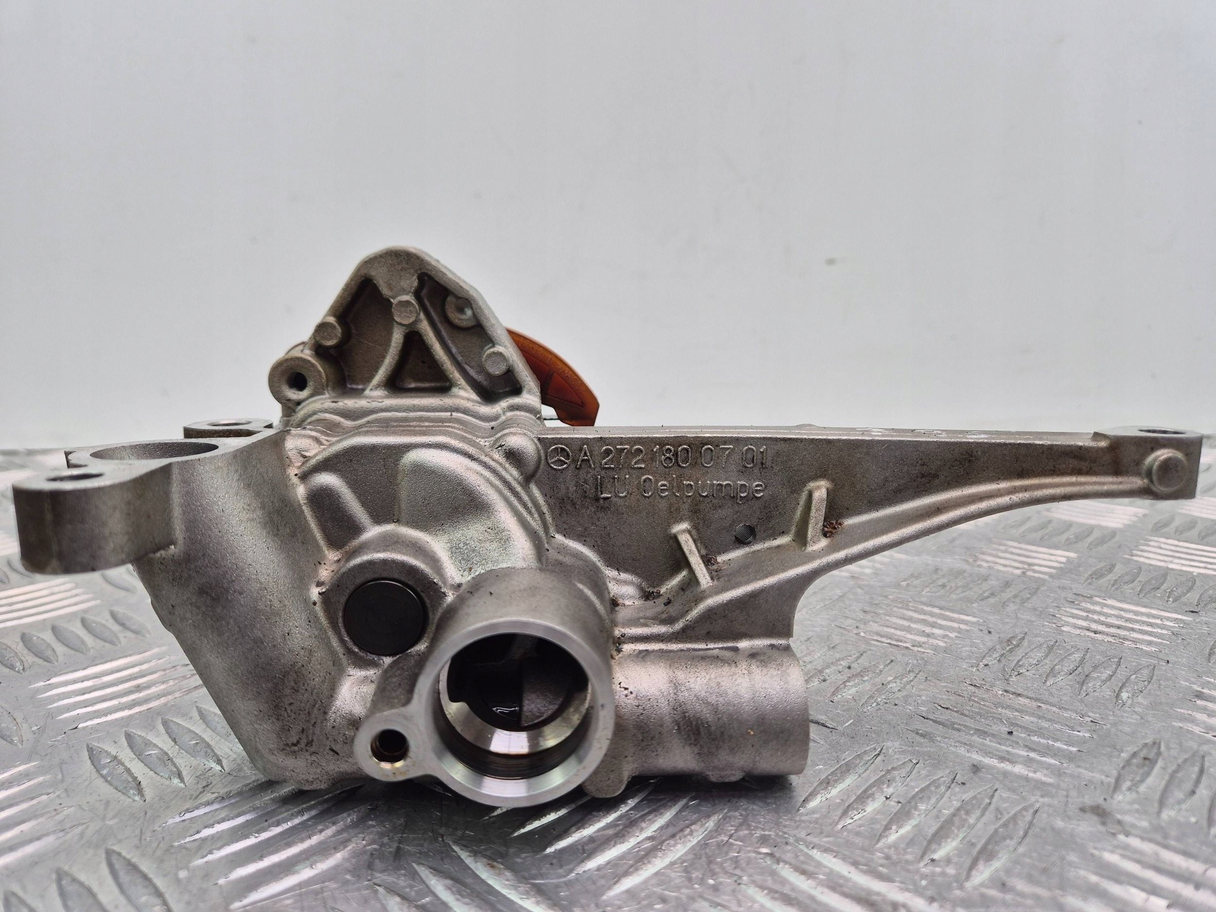 Mercedes C300 W204 Pompa olio A2721800701