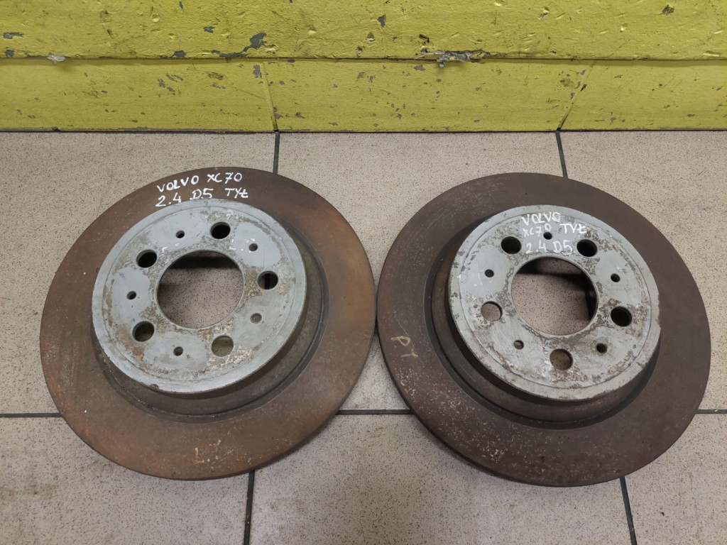 VOLVO XC70 2.4 D5 discs brake rear part