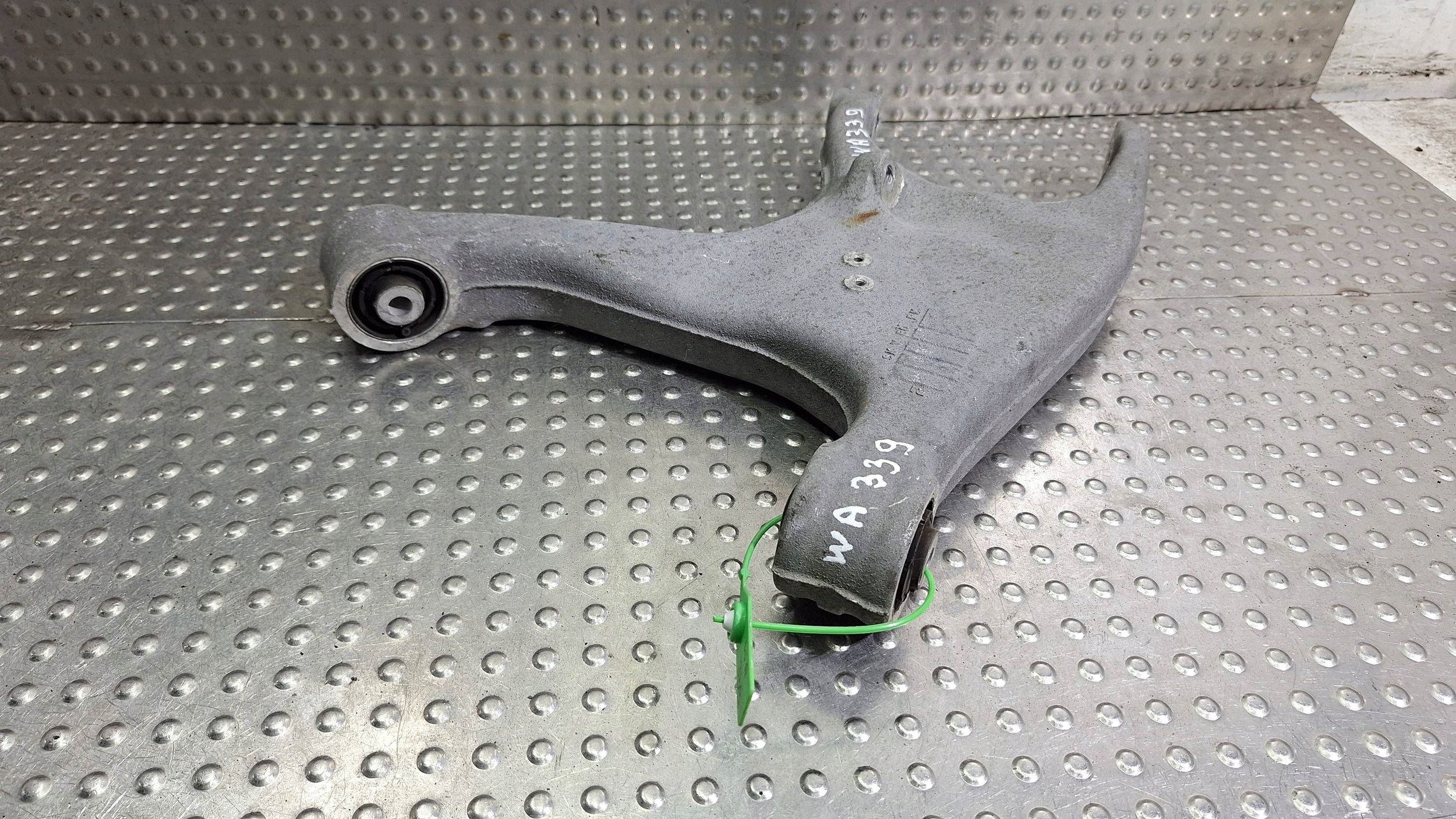Querlenker Achsträgers rechts heck 8K0505312J AUDI A4 B8 A5 8T Original
