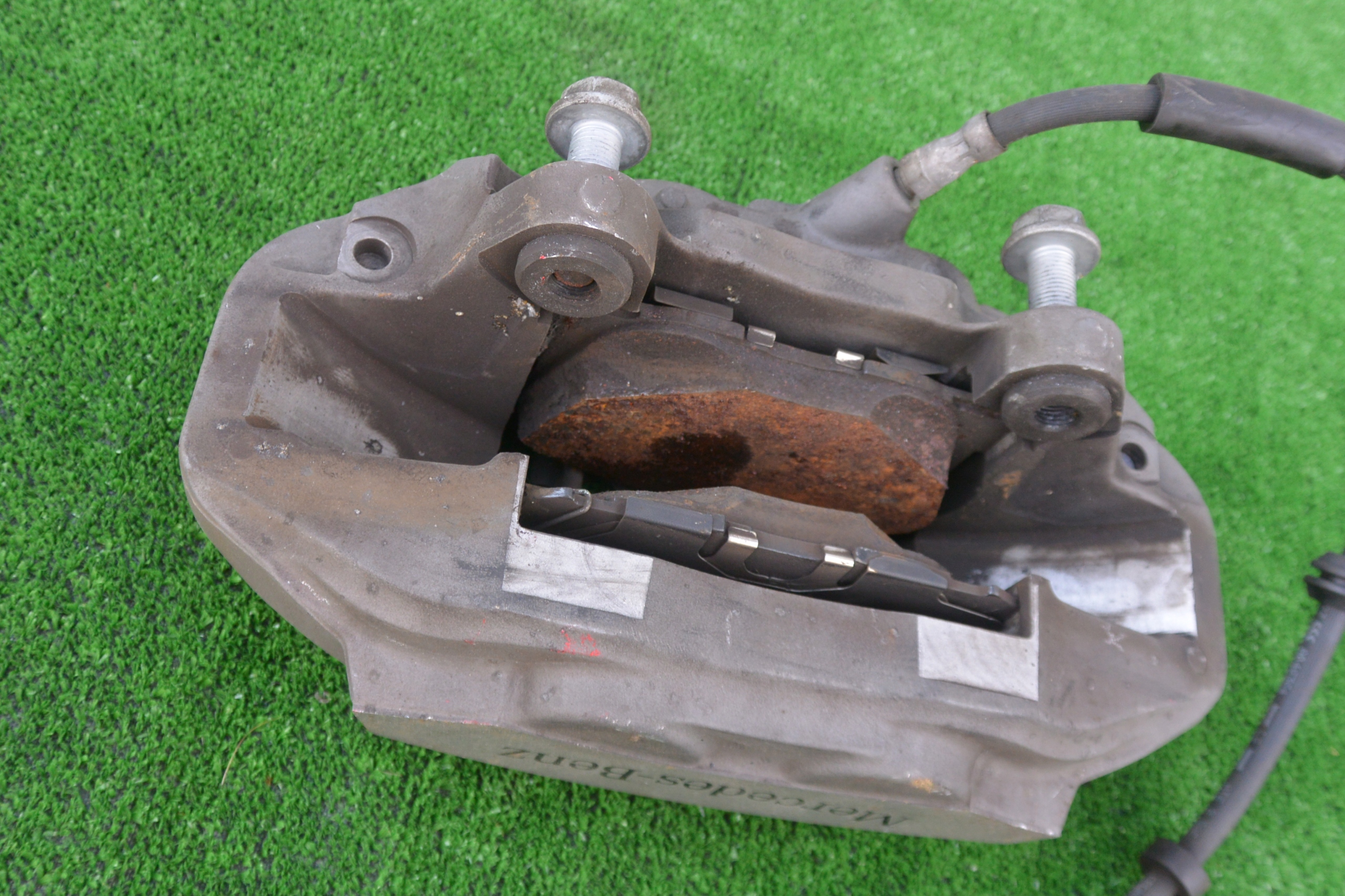caliper front left original MERCEDES W213 W238 E400 AMG