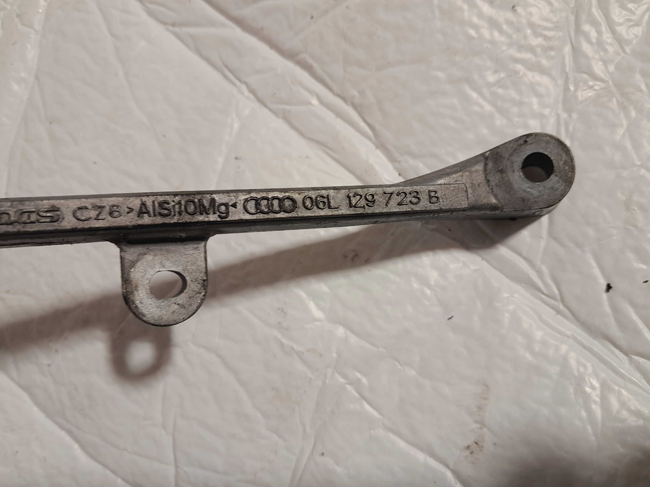 VW AUDI 2.0TFSI bracket console KOLKTORA 06L129723B