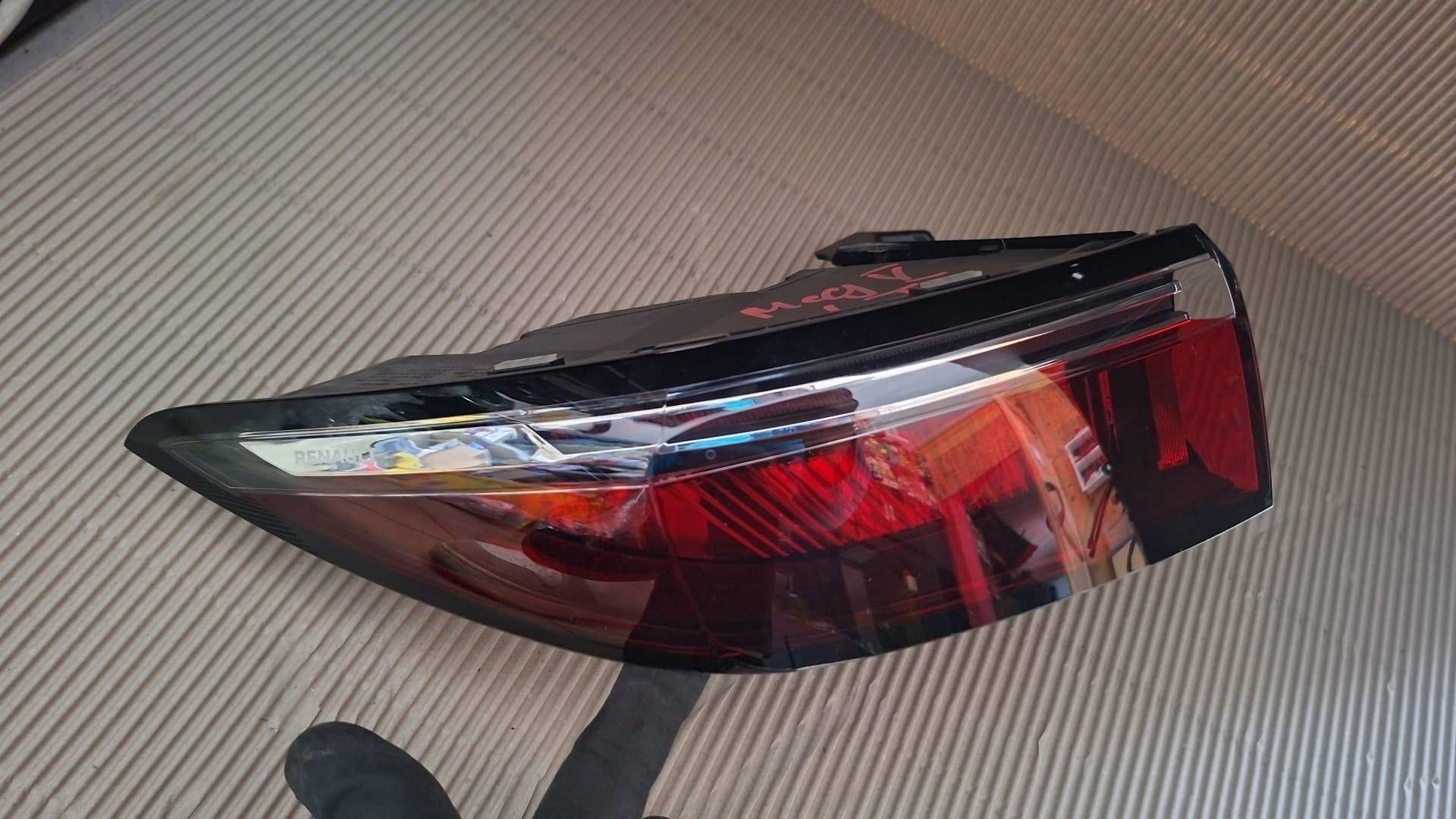 light rear part side left Renault Megane V E-Tech 265553806R stan bdb