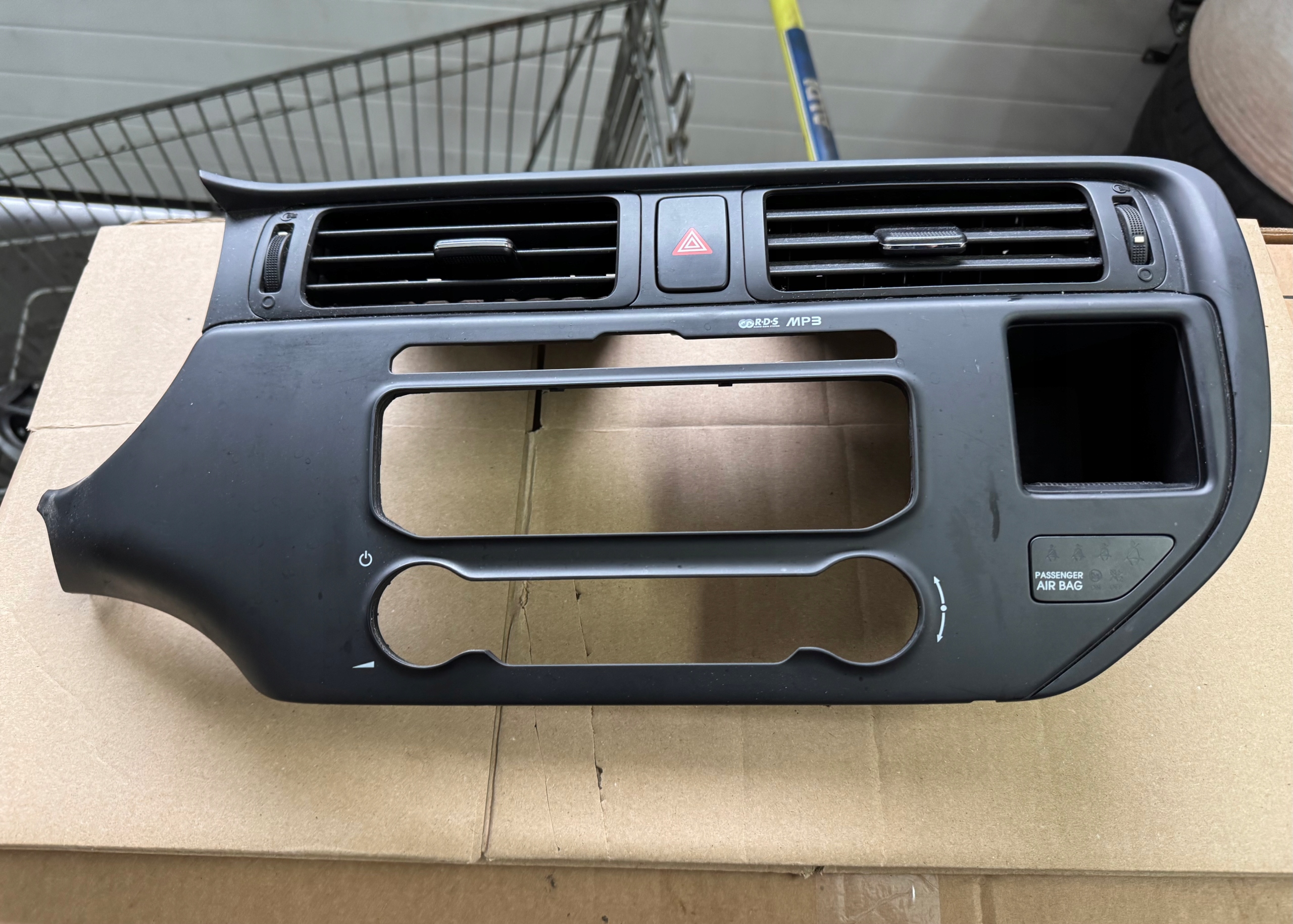 RIO III 12R frame grid air conditioning devices central intake air 84741-1W110