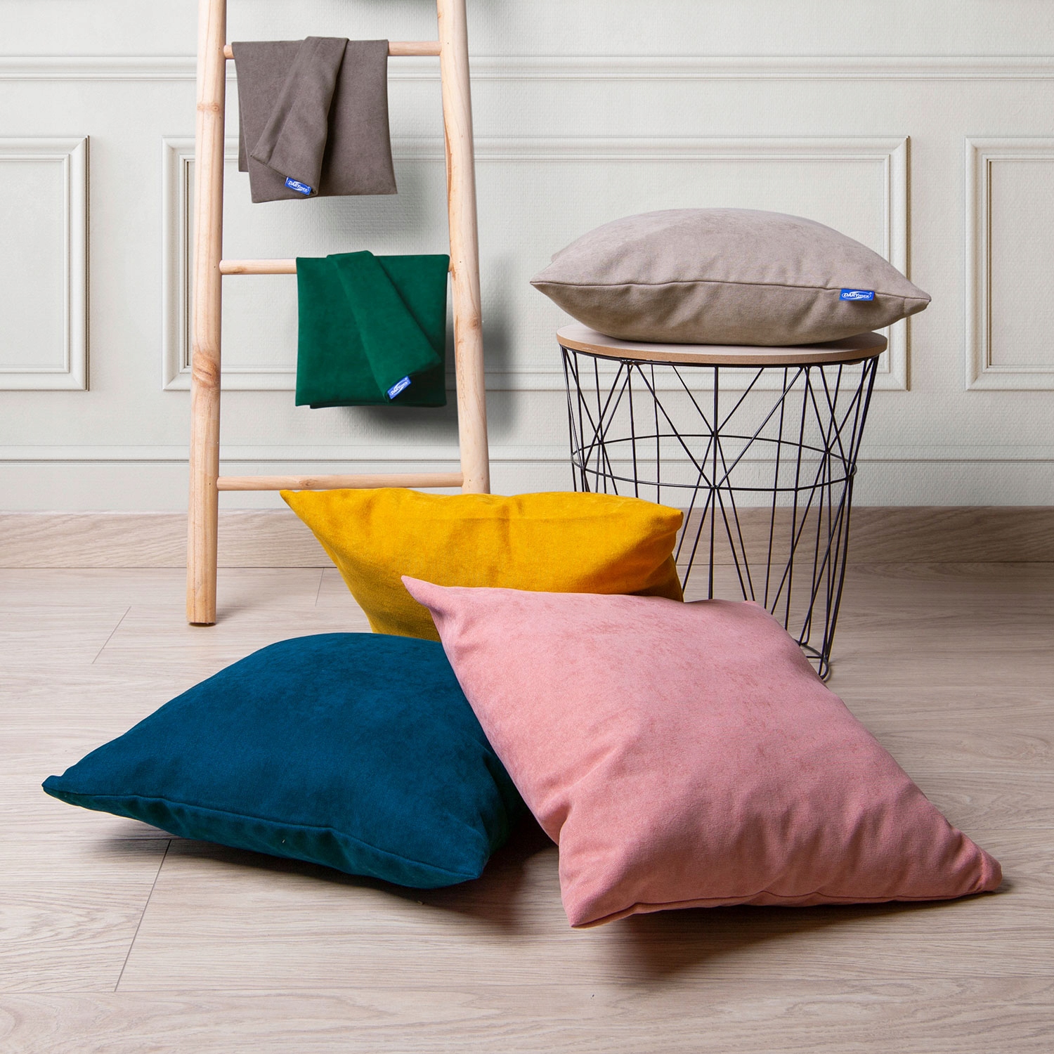 Poszewka dekoracyjna Veluri 40x40 kolor brązowy Szerokość produktu 40 cm