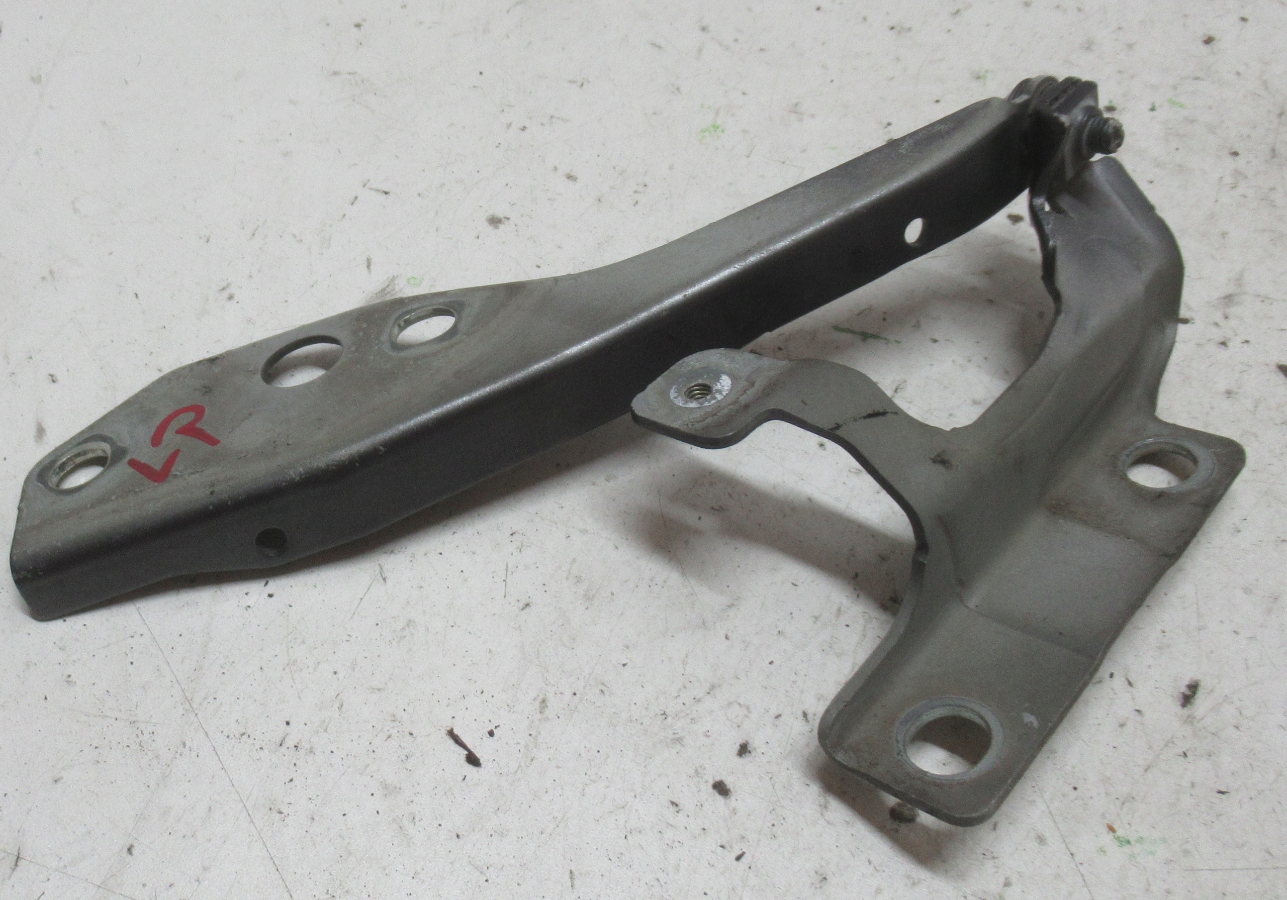 VOLVO V50 2.4 D 06R hinge bonnets left