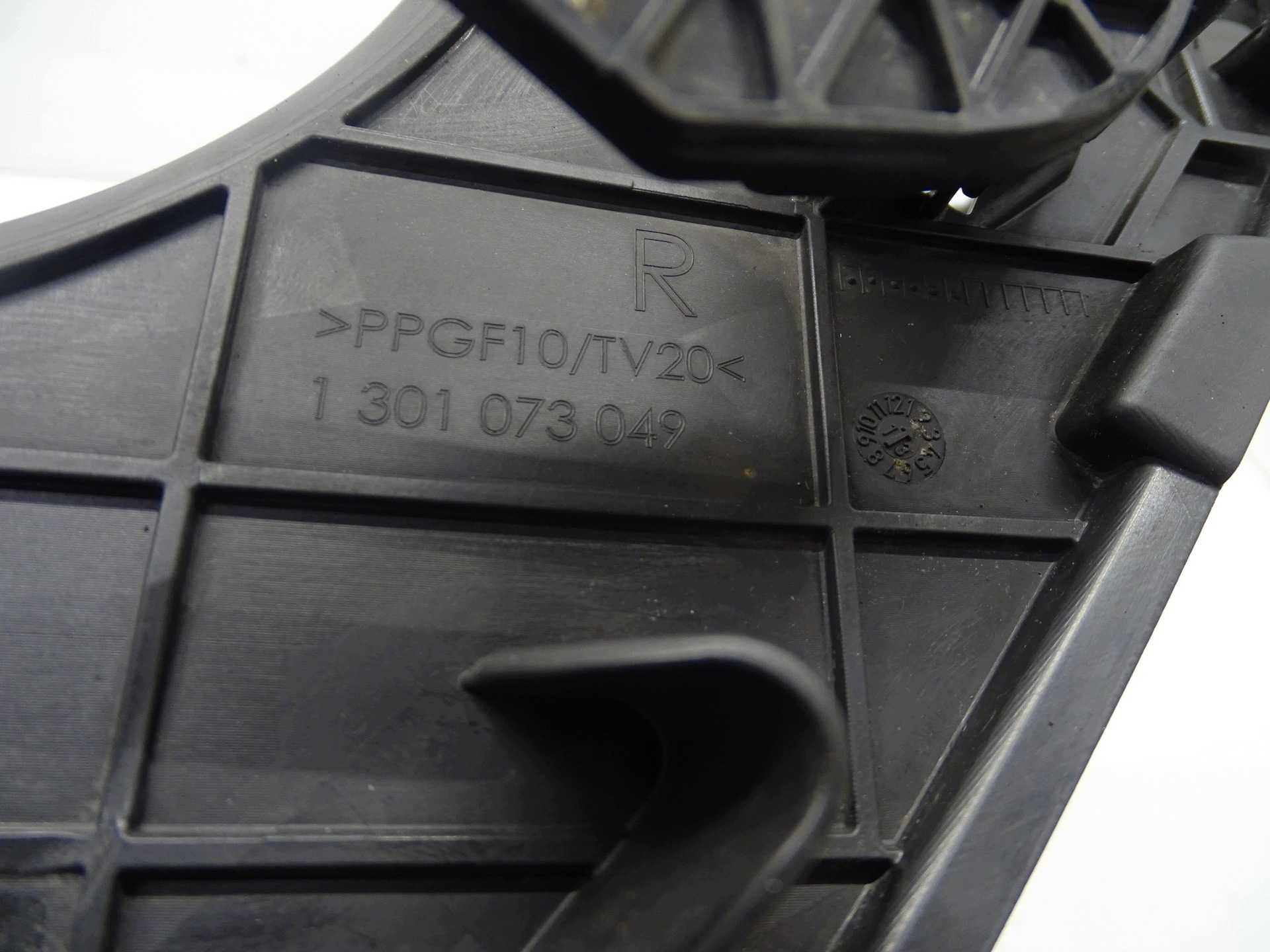 support bracket holder lights right front front AUDI A7 4G 1301073049