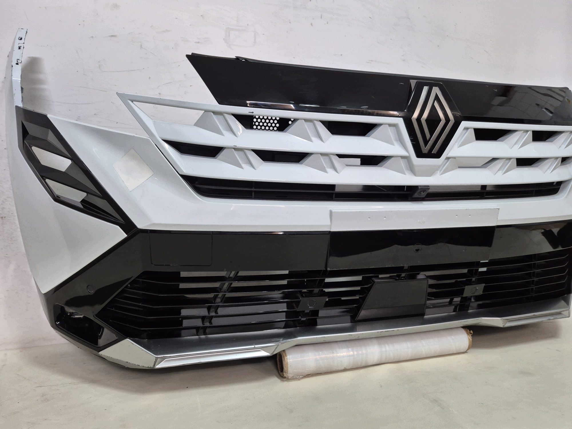 RENAULT BOREAL 25- bumper front front PDC RADAR fog light complete