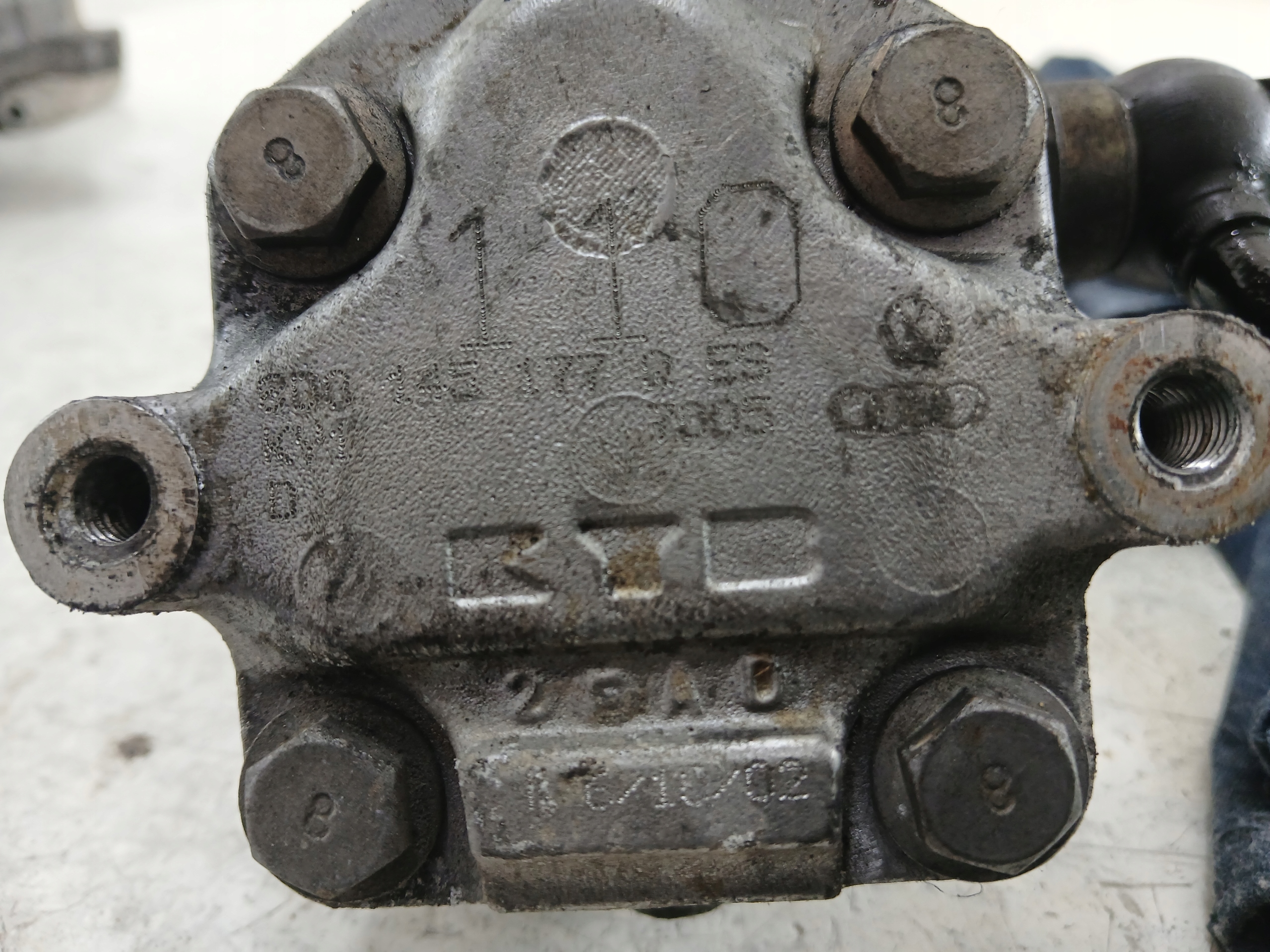 VW PASSAT B5 Pompa servosterzo 8D0145177Q 110 BAR