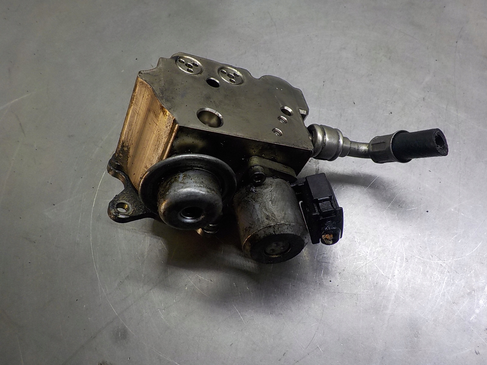 PEUGEOT 308 1.6 THP ORG Einspritzpumpe V758887980 11C