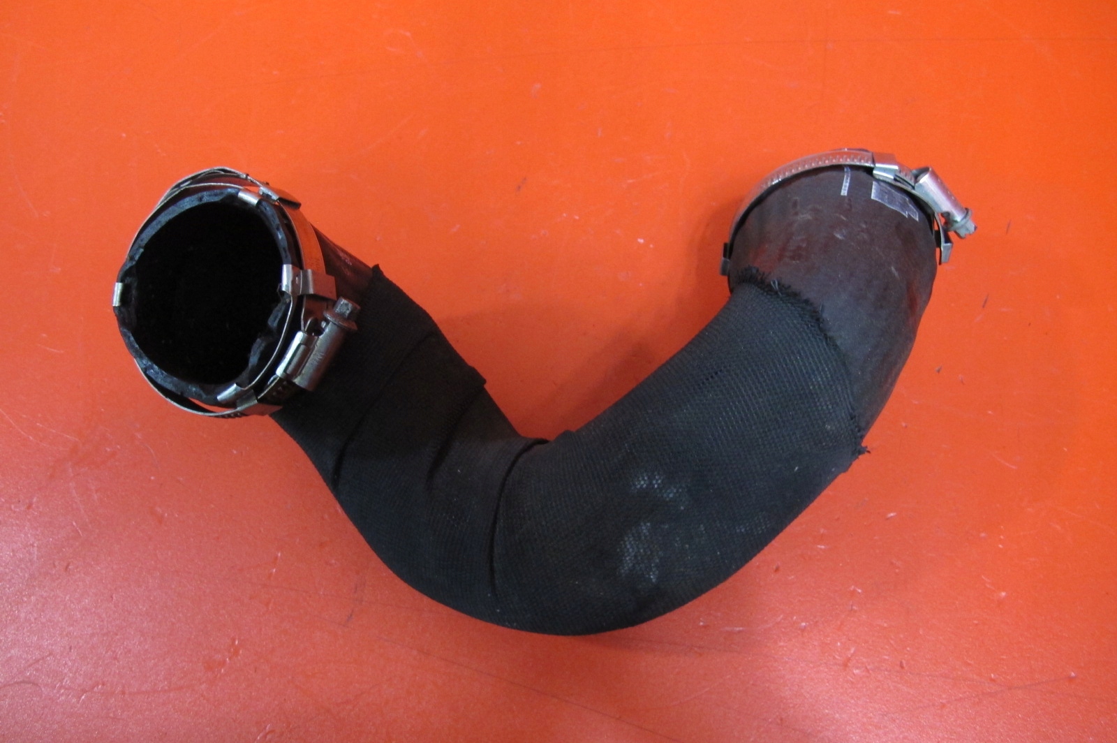 AUDI A6 C6 4F 2.7 TDI BPP prijenos cijev crijevo interkulera 4F0145737G