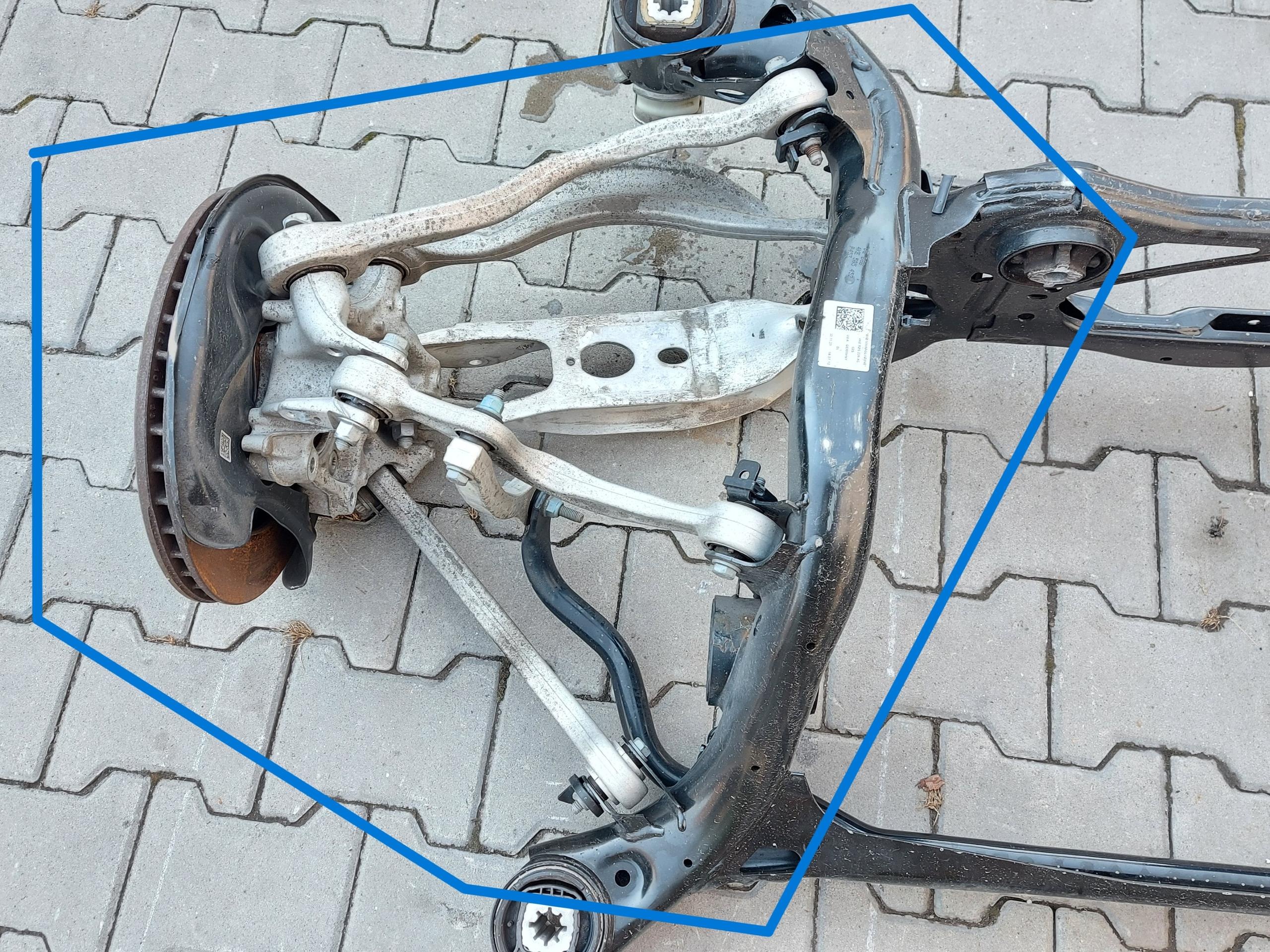 Audi Q8 E-TRON SportBack Achsträger rechts hinten pneumatyczne Querlenker
