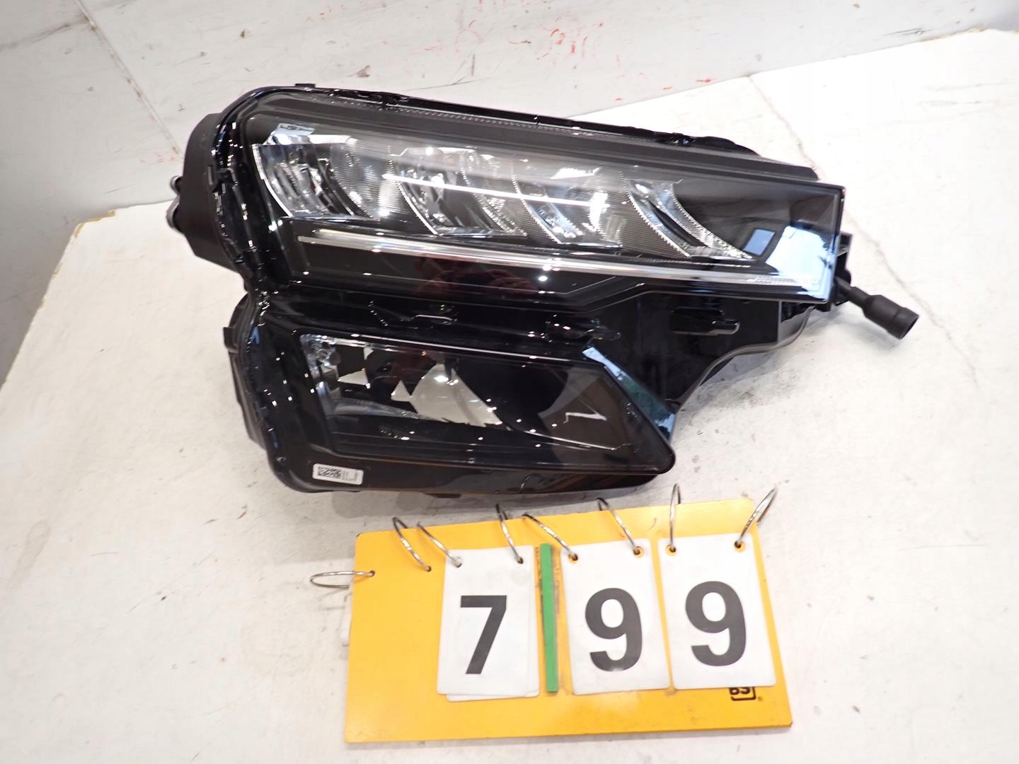 light front front right SKODA KAROQ LIFT 2021- FULL LED 57B941010